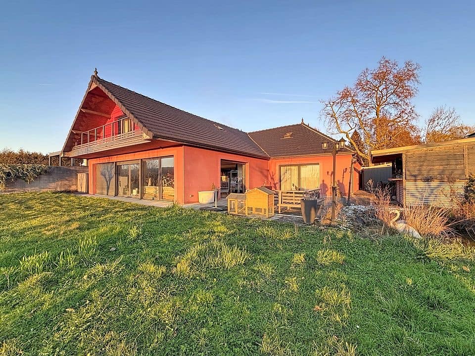 Maison familiale d’exception avec piscine intérieure 315 m2 nvironnement calme à 10 km de Troyes