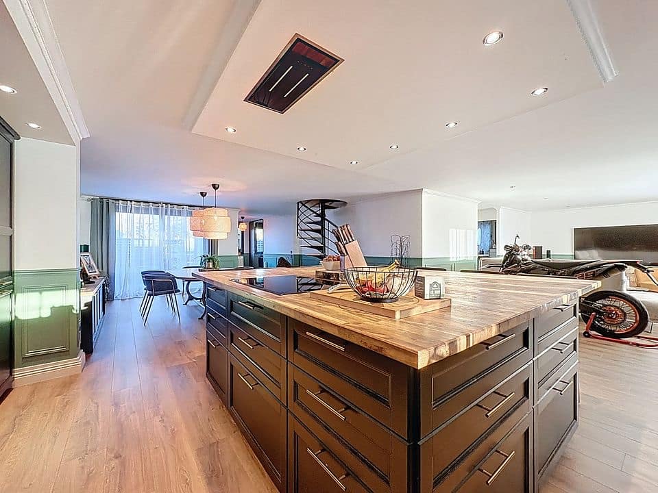 Maison familiale d’exception avec piscine intérieure 315 m2 nvironnement calme à 10 km de Troyes