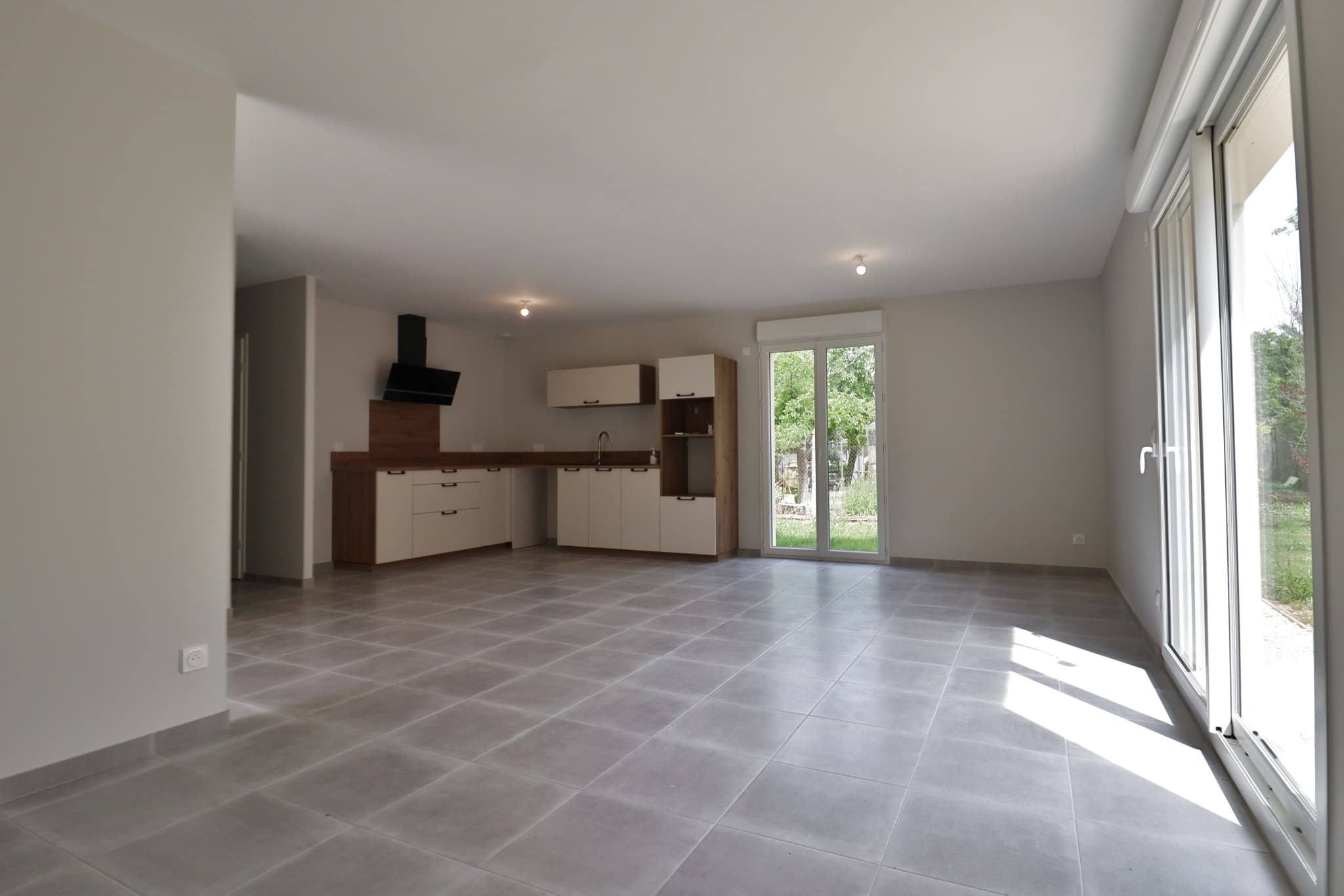 Maison Neuve avec jardin clôturé — photo 2