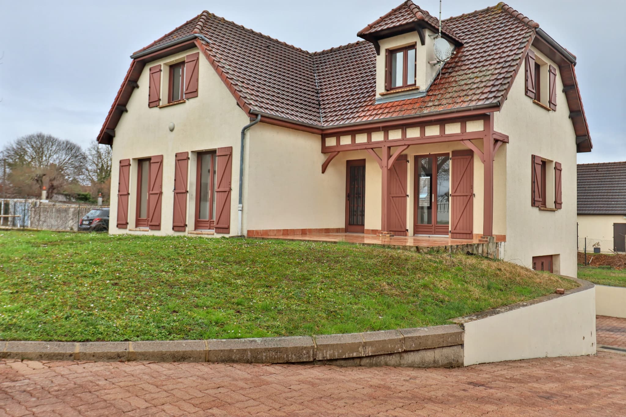 Maison T6 St Julien les Villas — photo 1