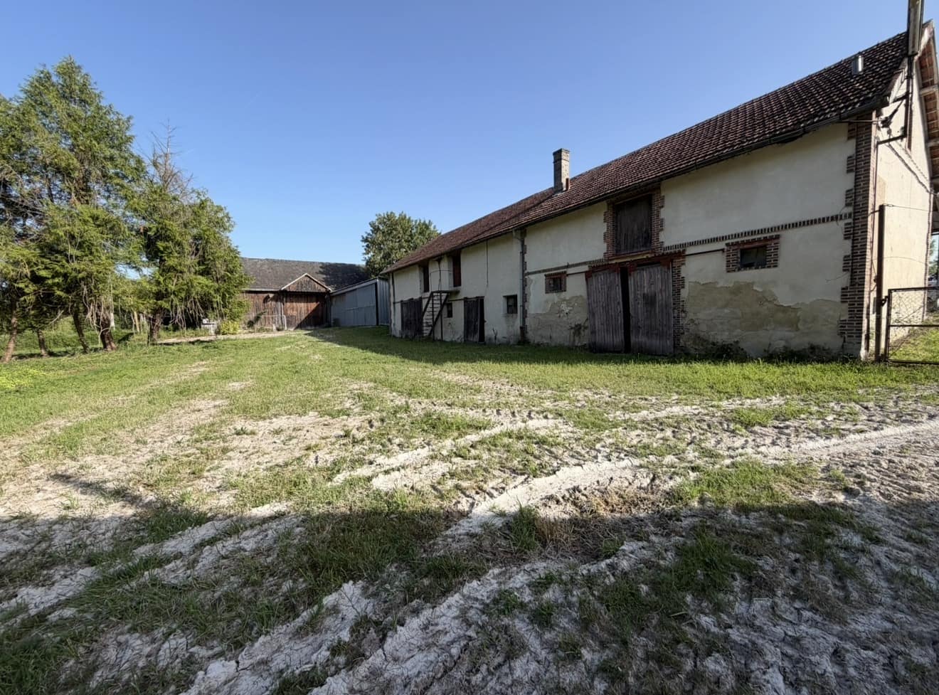MARIGNY LE CHATEL - FERME
