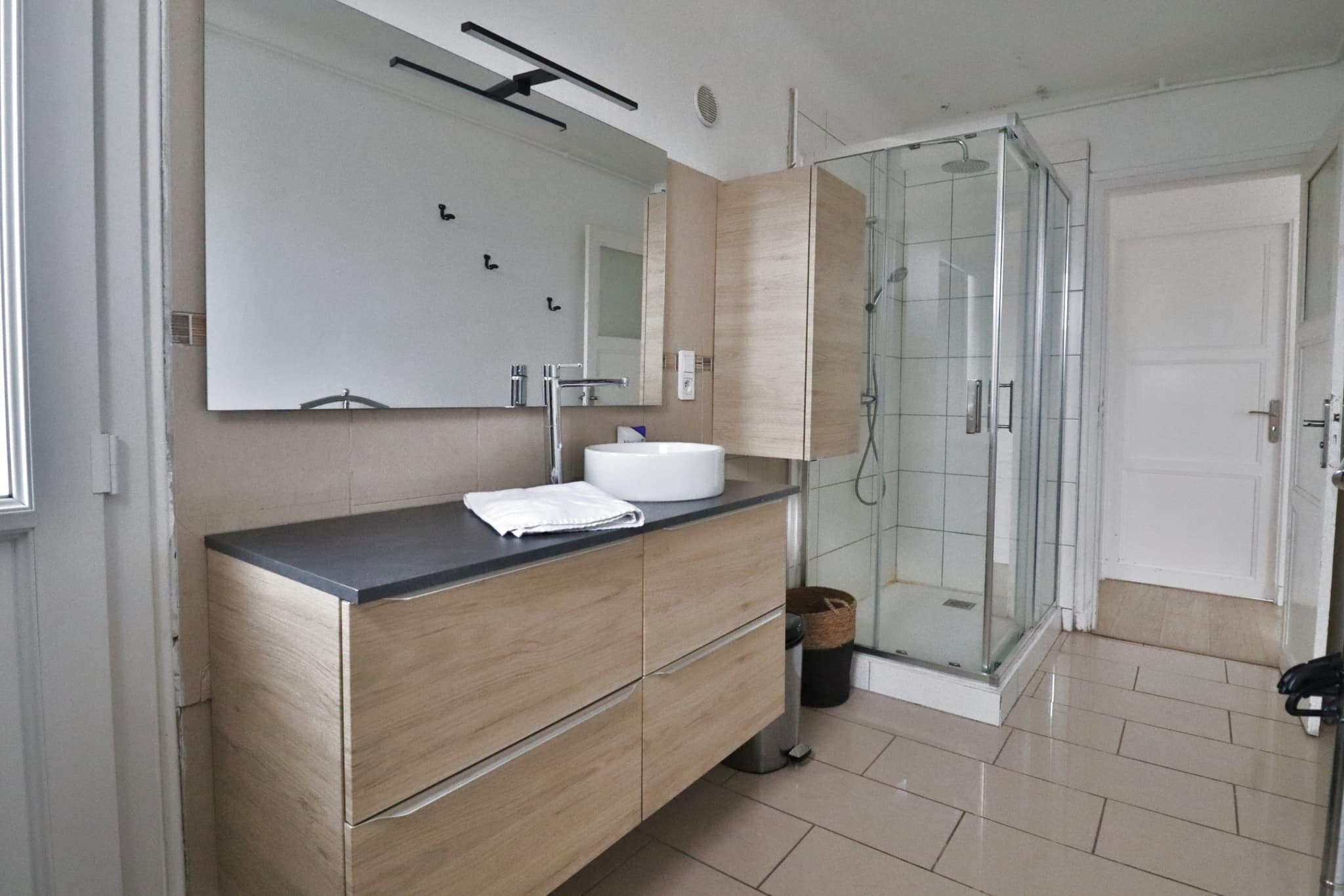 Appartement T4 entièrement rénové au centre-ville dernier étage avec balcon