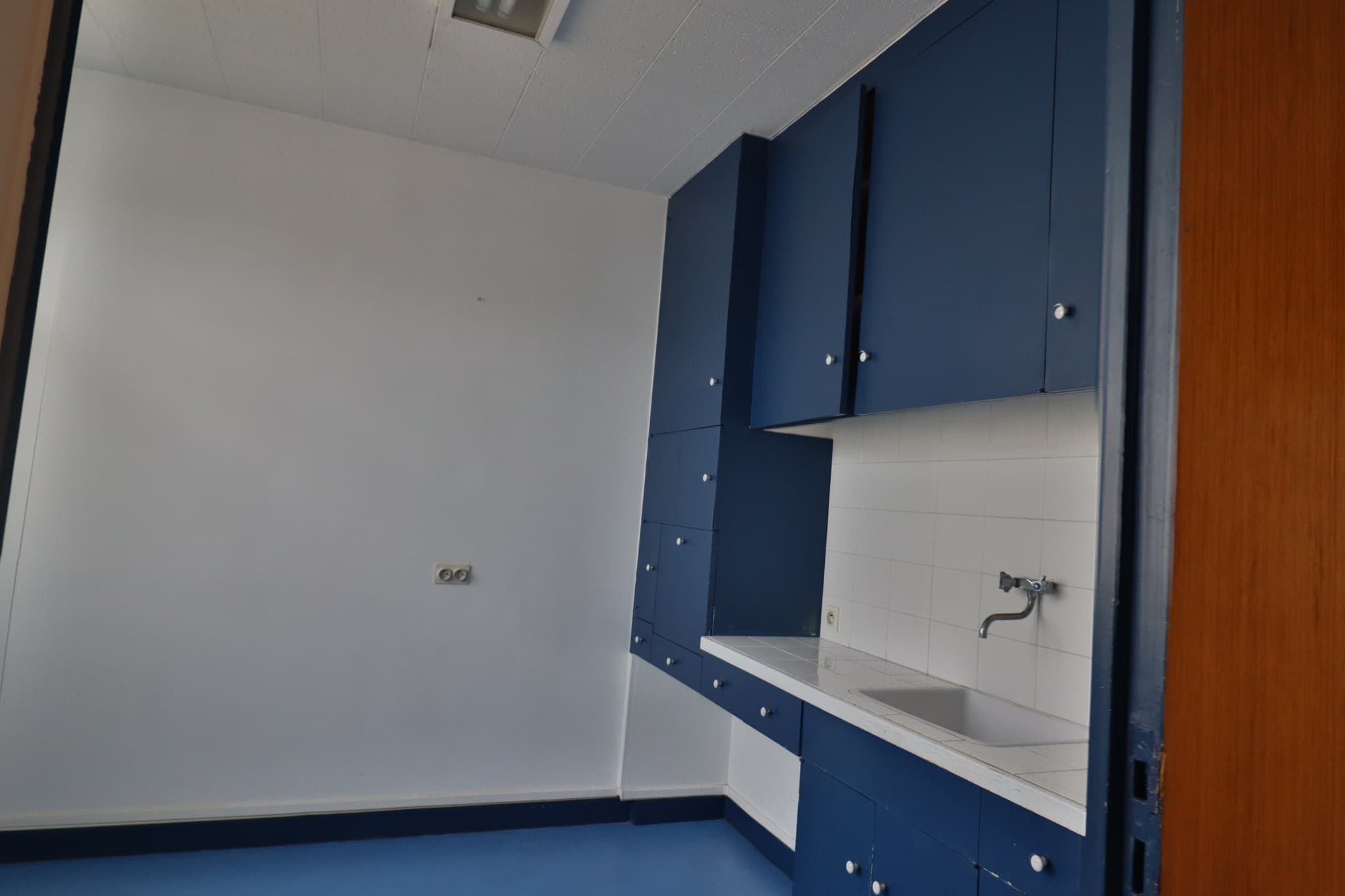 LOCAUX PROFESSIONELS - 226m2 - TROYES PROCHE GARE — photo 4