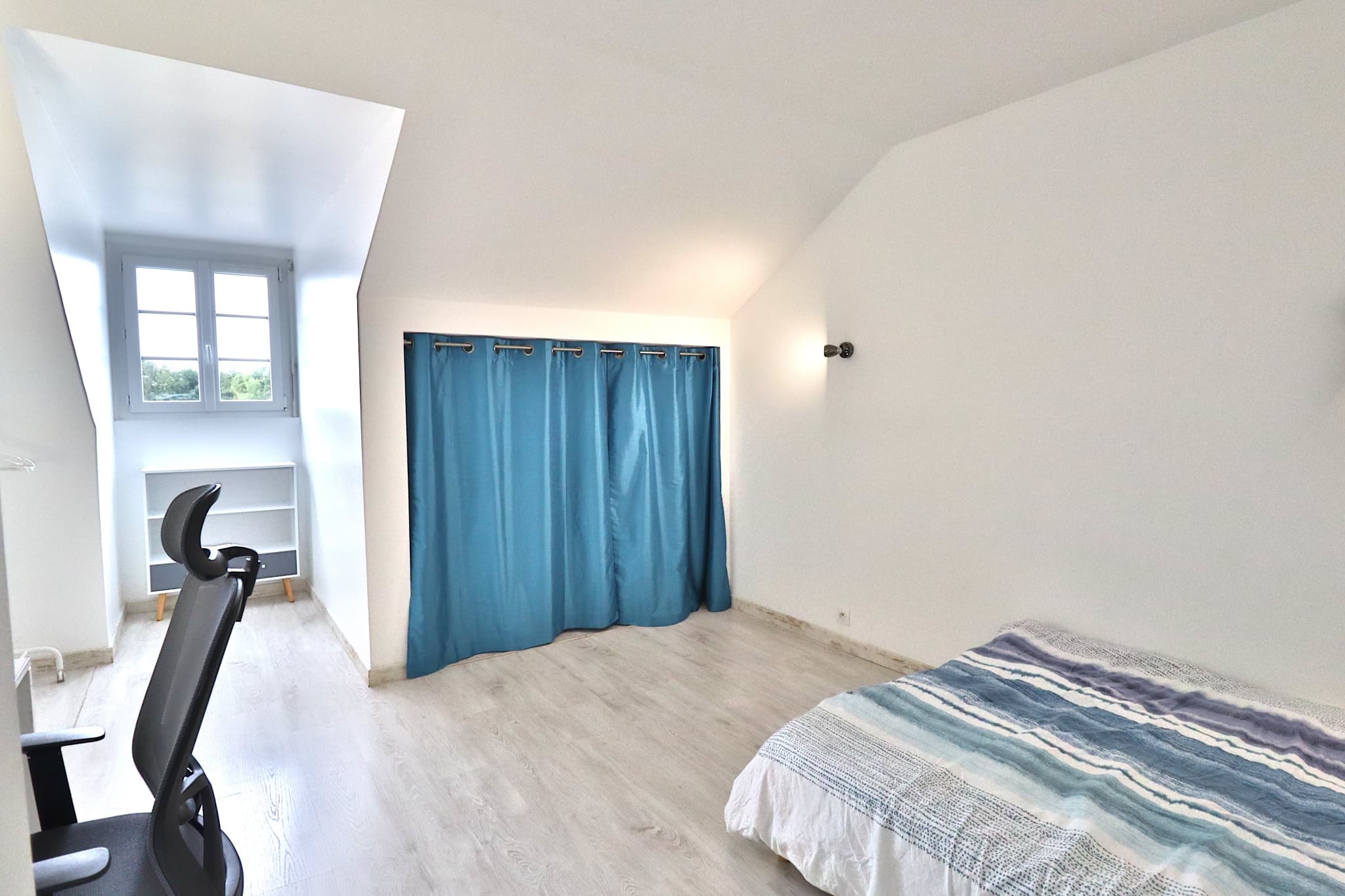 Appartement T5 en duplex de 97 m2 avec 4 chambres et deux places de parking — photo 2