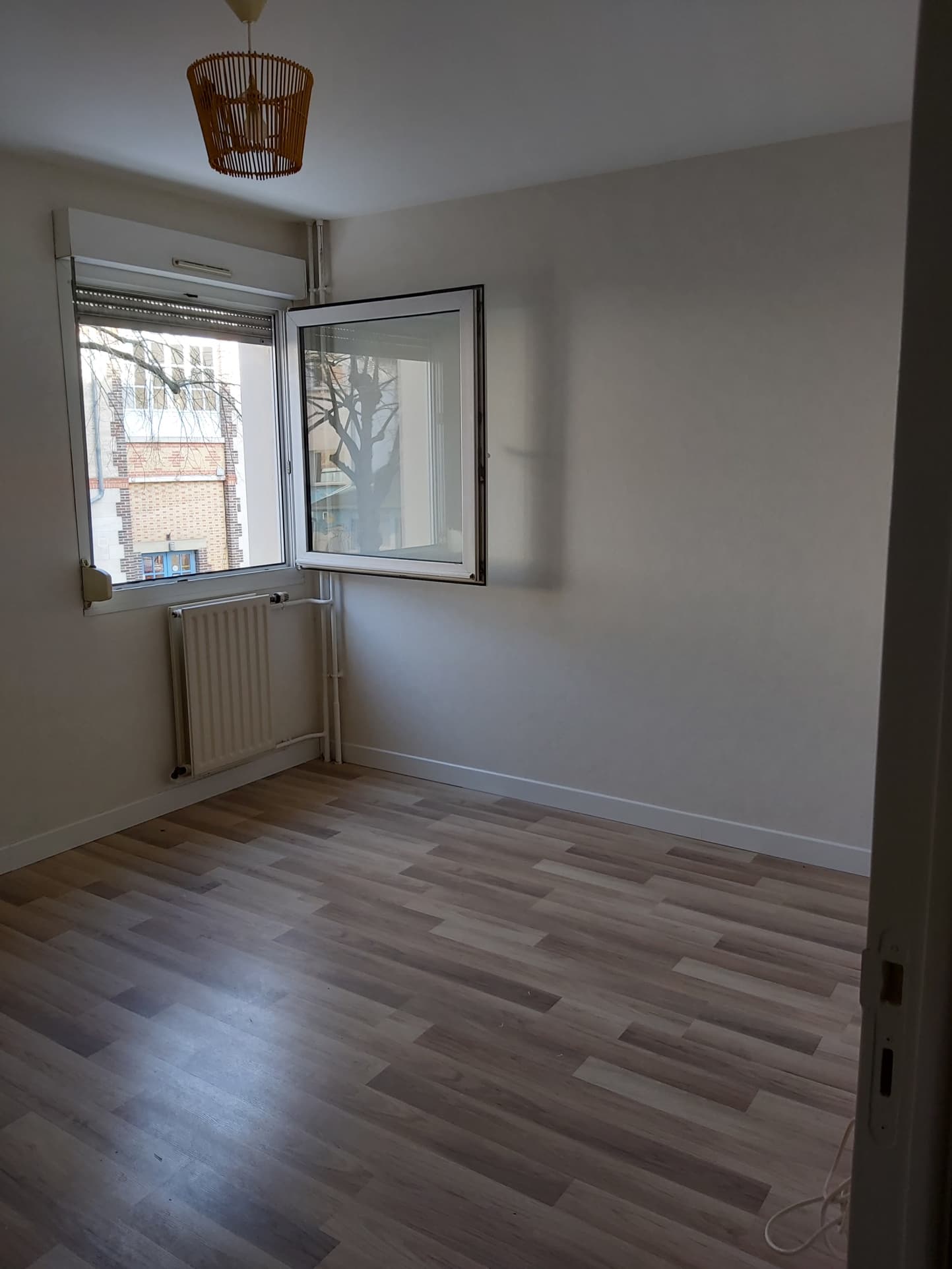 Beau T2 dans Résidence Séniors au cœur du centre ville de Troyes — photo 4