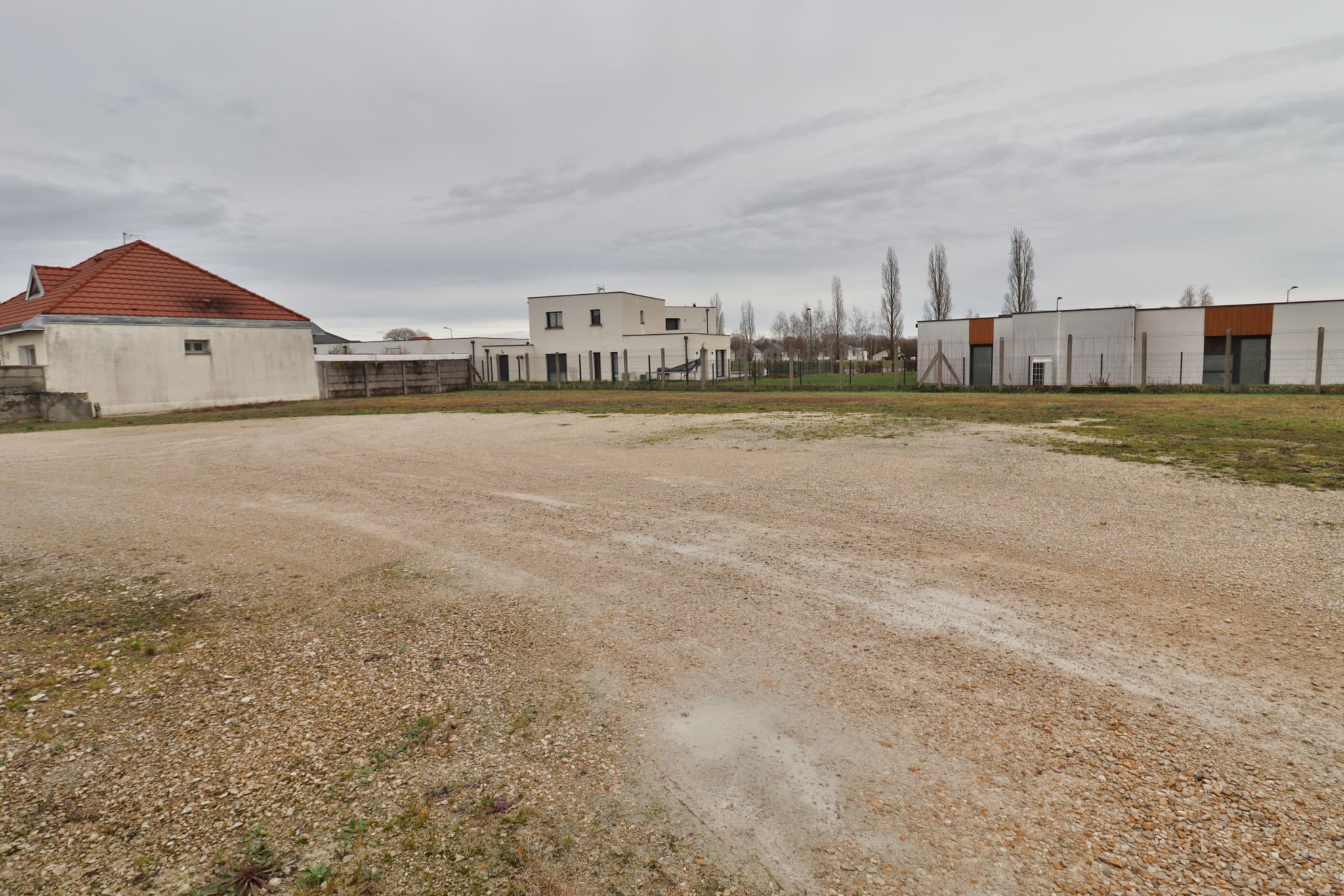 LOCAL COMMERCIAL - 330m2 - PONT-SAINTE-MARIE — photo 9