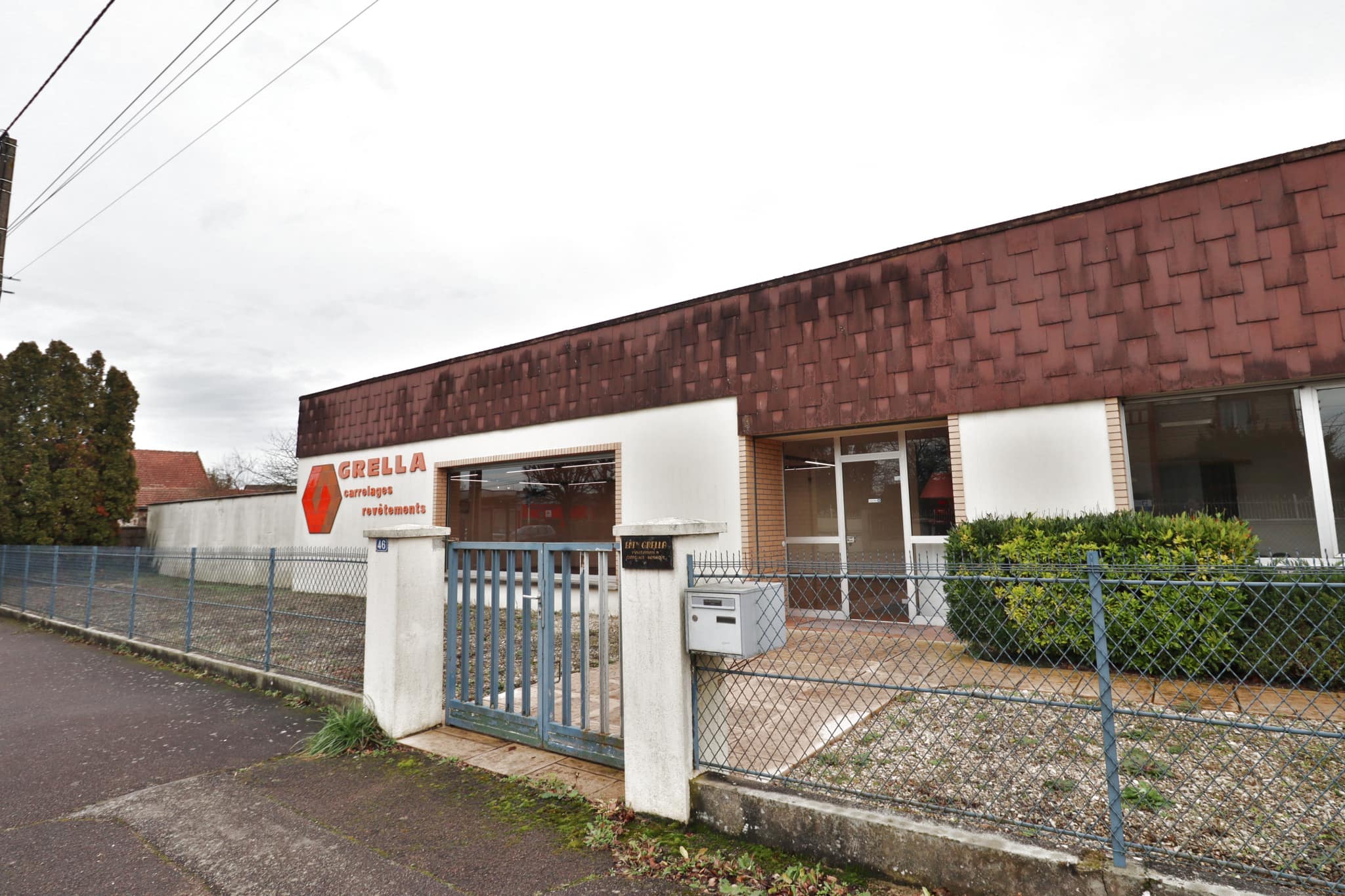LOCAL COMMERCIAL - 330m2 - PONT-SAINTE-MARIE