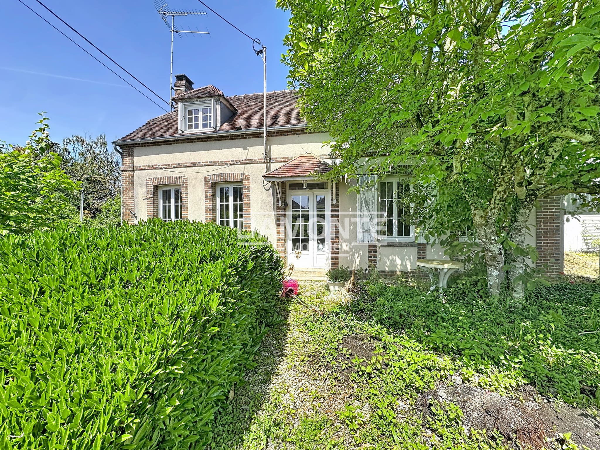 Maison de caractère à rénover avec dépendances Secteur Aix-en-Othe — photo 1