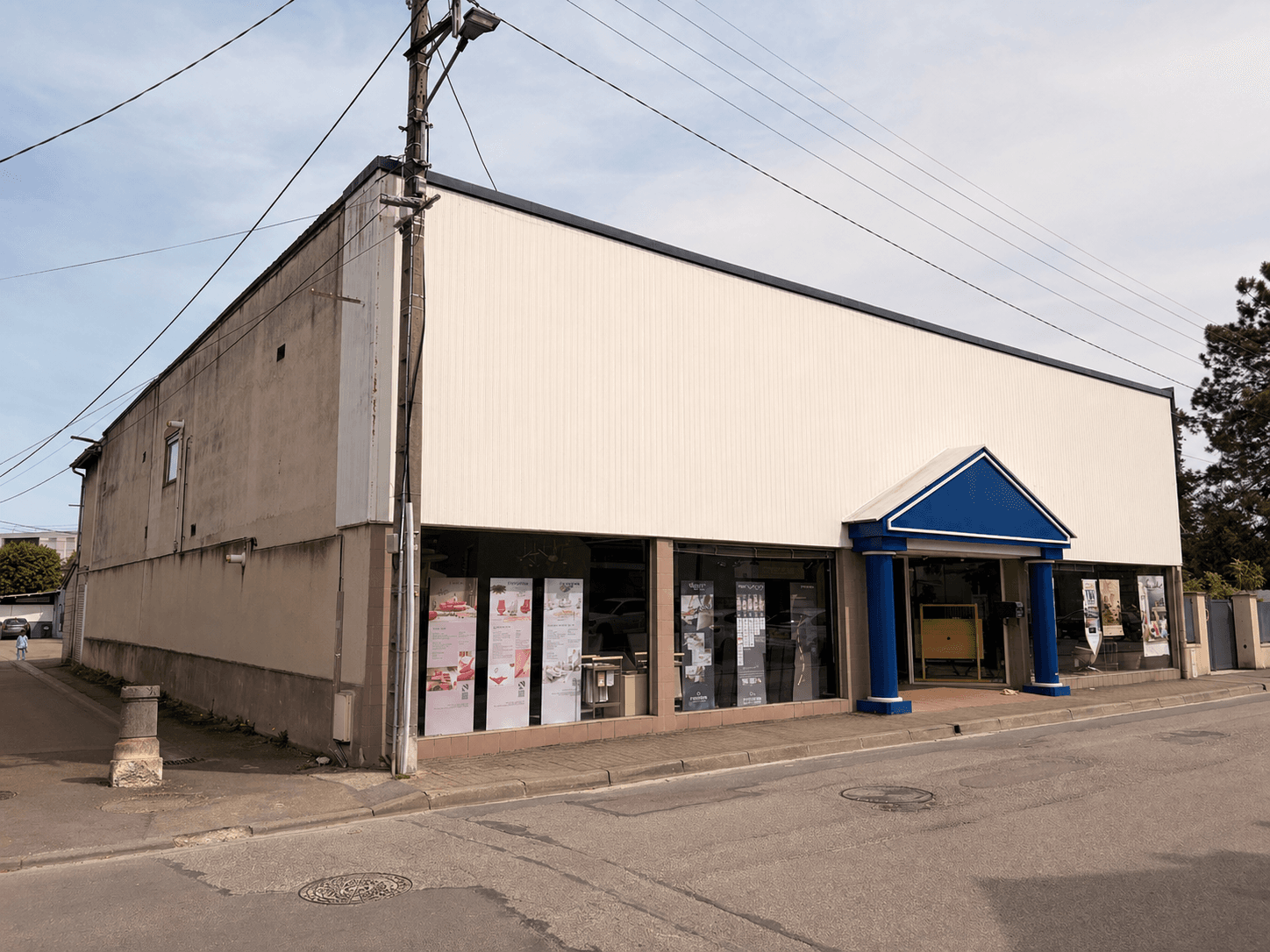 Bâtiment commercial — photo 1