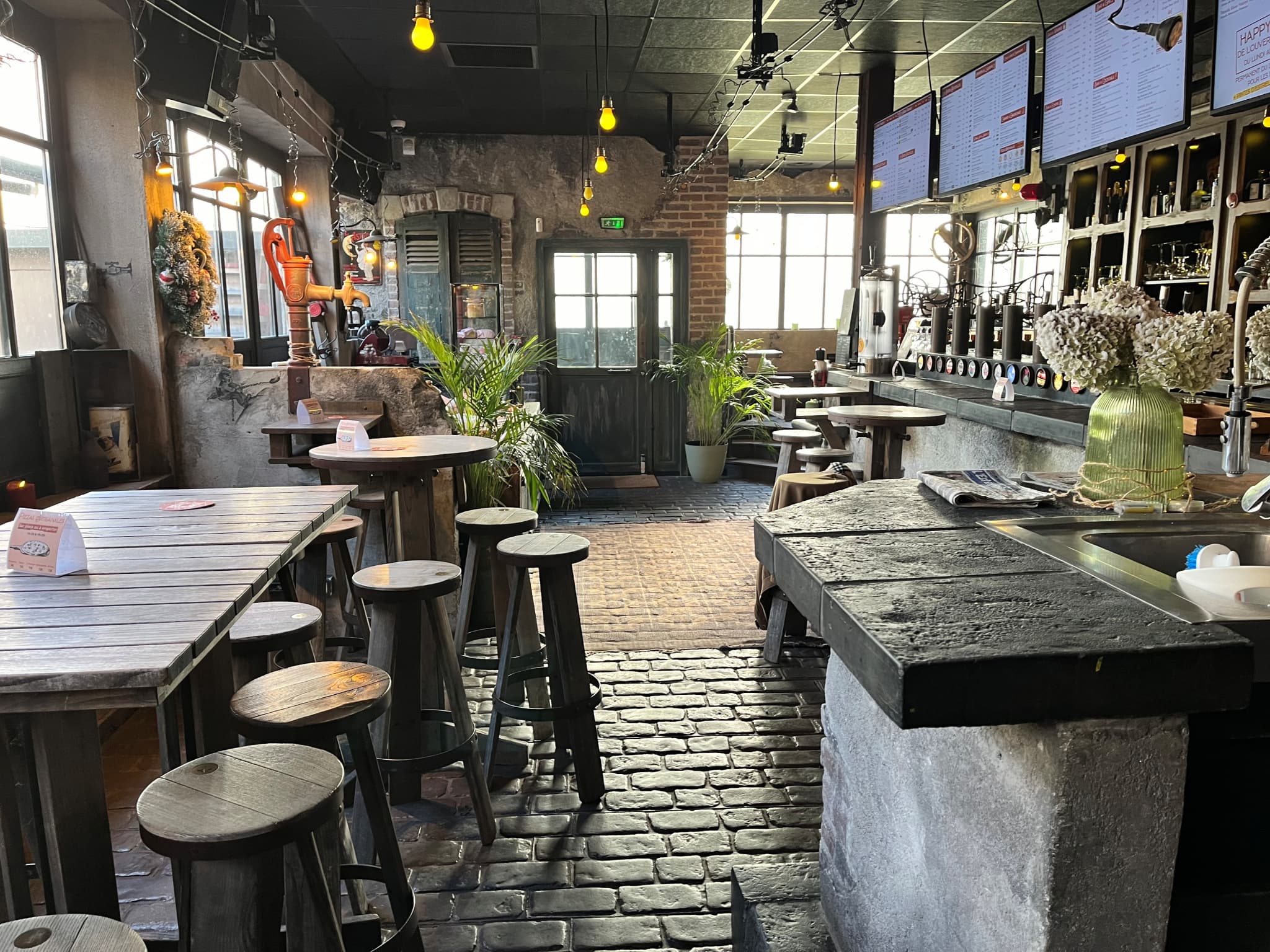 FOND DE COMMERCE 190 m2 BAR A THEME — photo 3