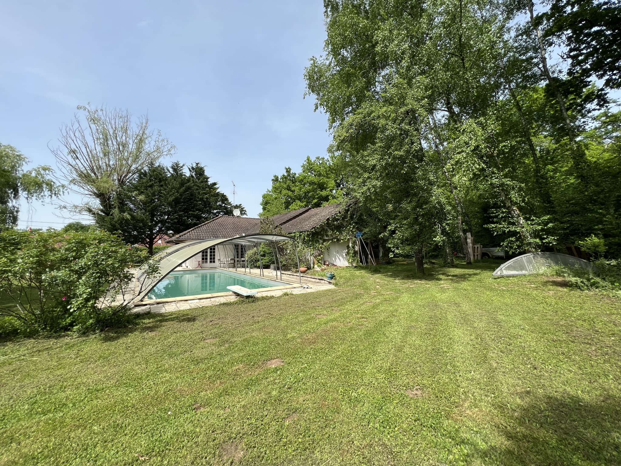 LA VENDUE-MIGNOT - T6 - CHARMANTE MAISON BORDEE PAR LA FORET — photo 1