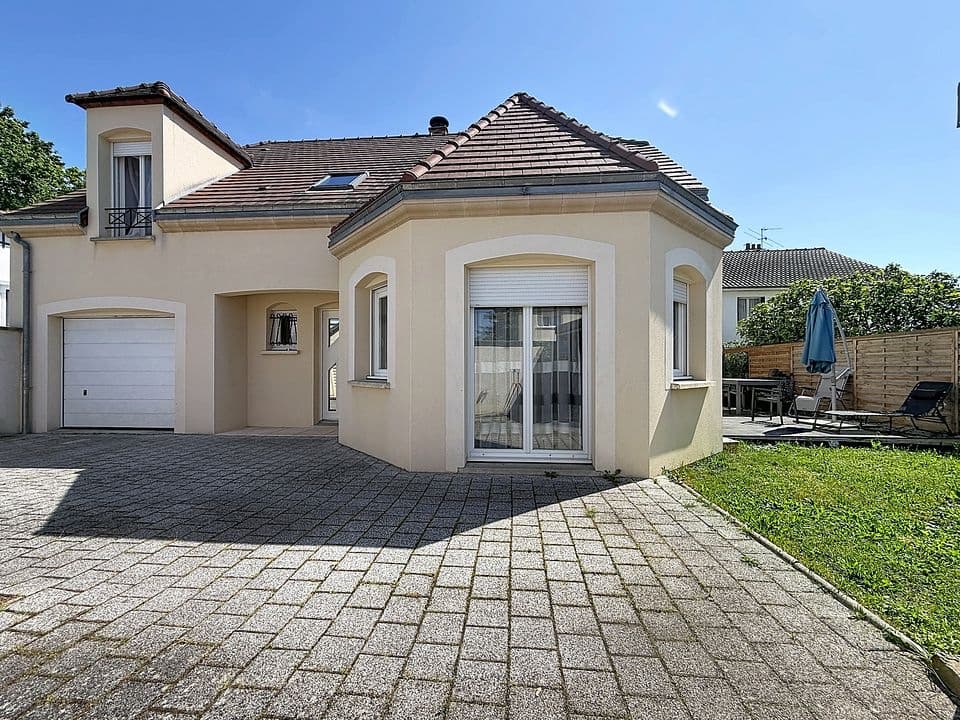 MAISON FAMILIALE A TROYES — photo 1