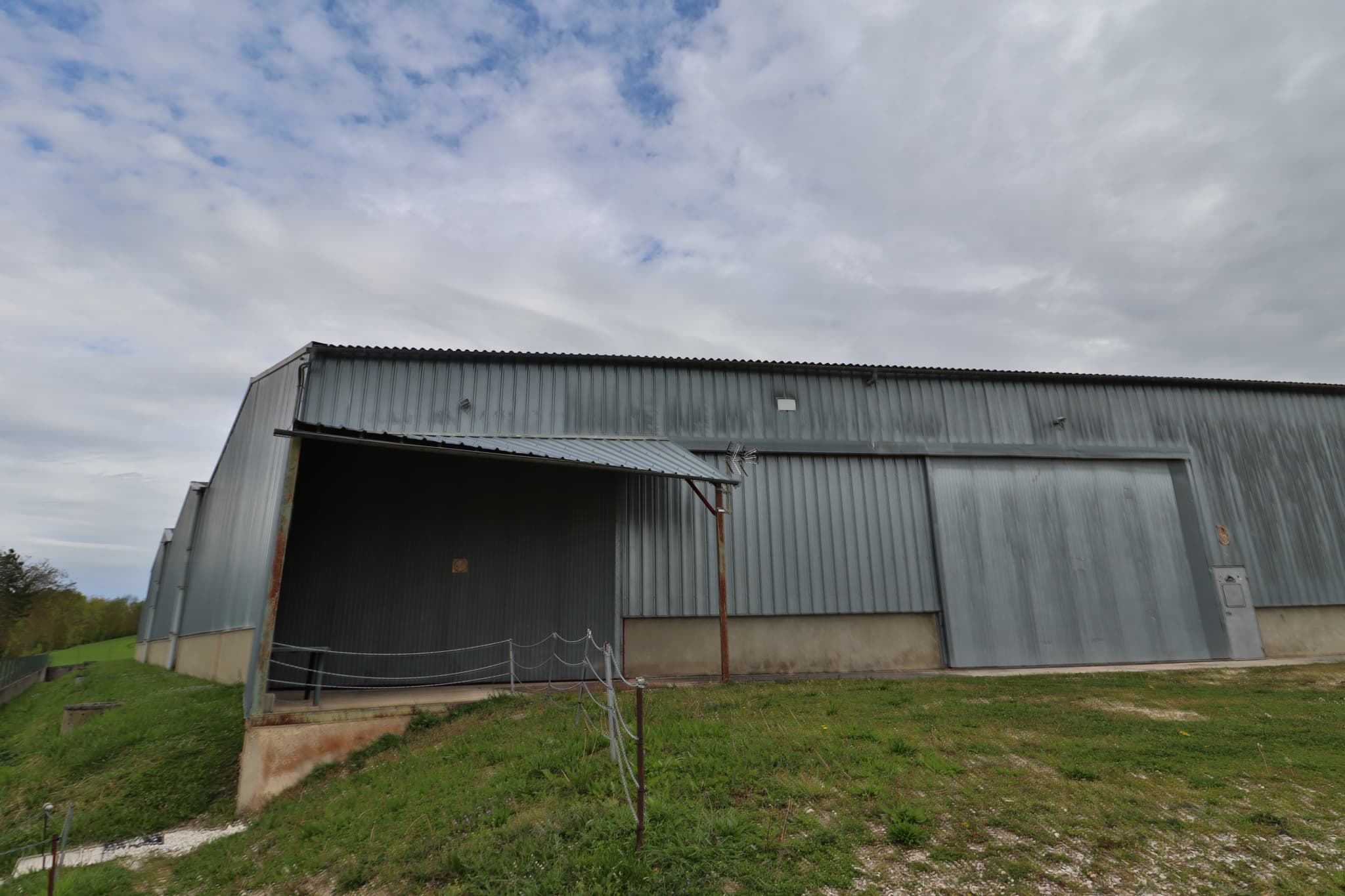 HANGAR VILLACERF — photo 4