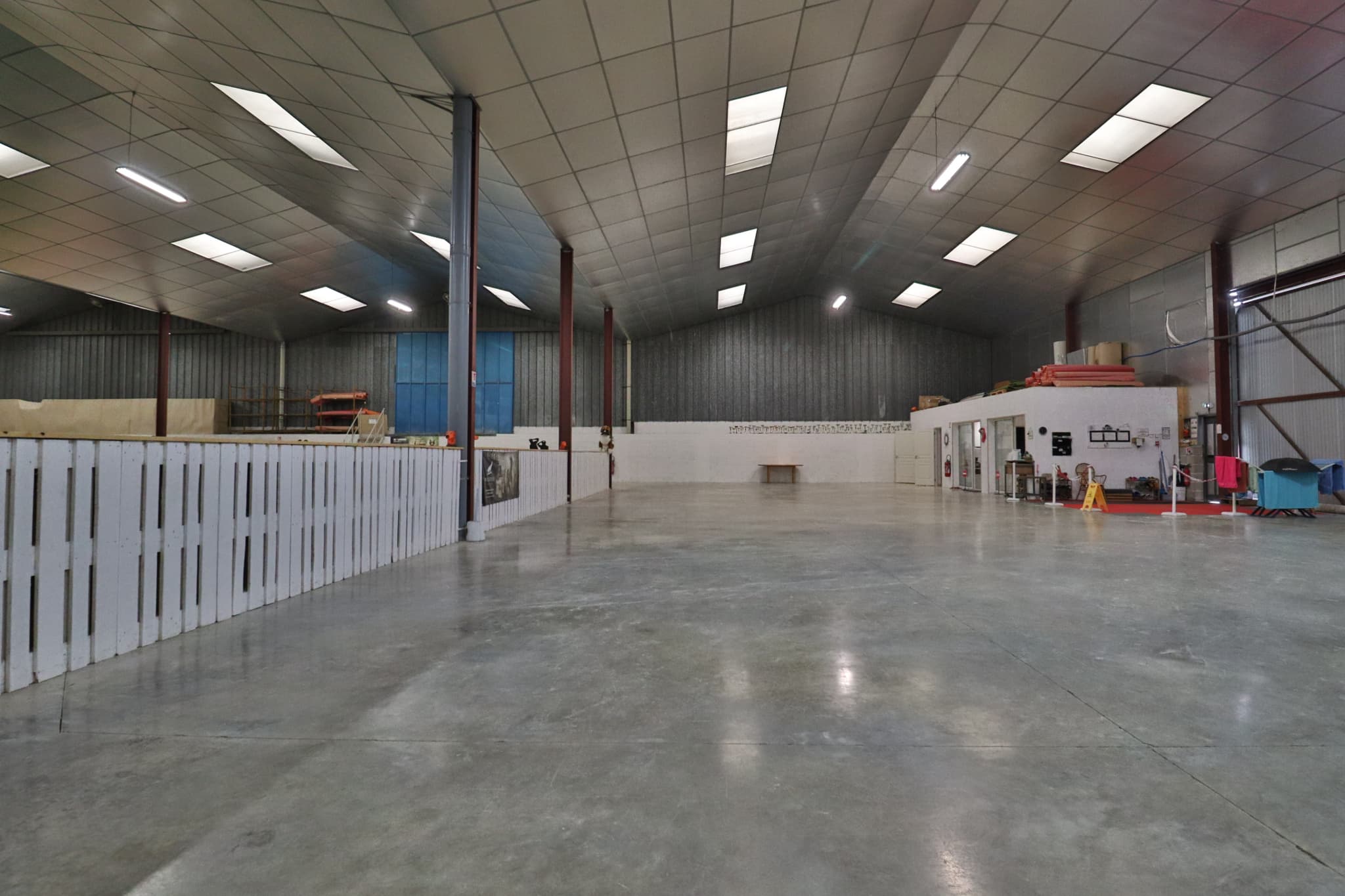 HANGAR VILLACERF — photo 10