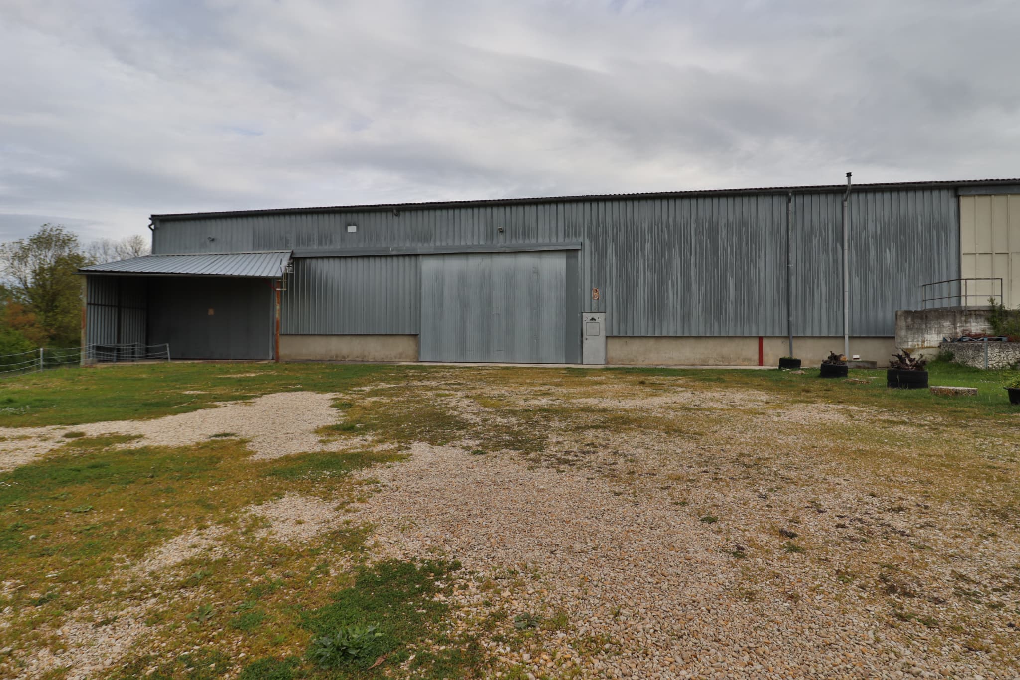 HANGAR VILLACERF — photo 3