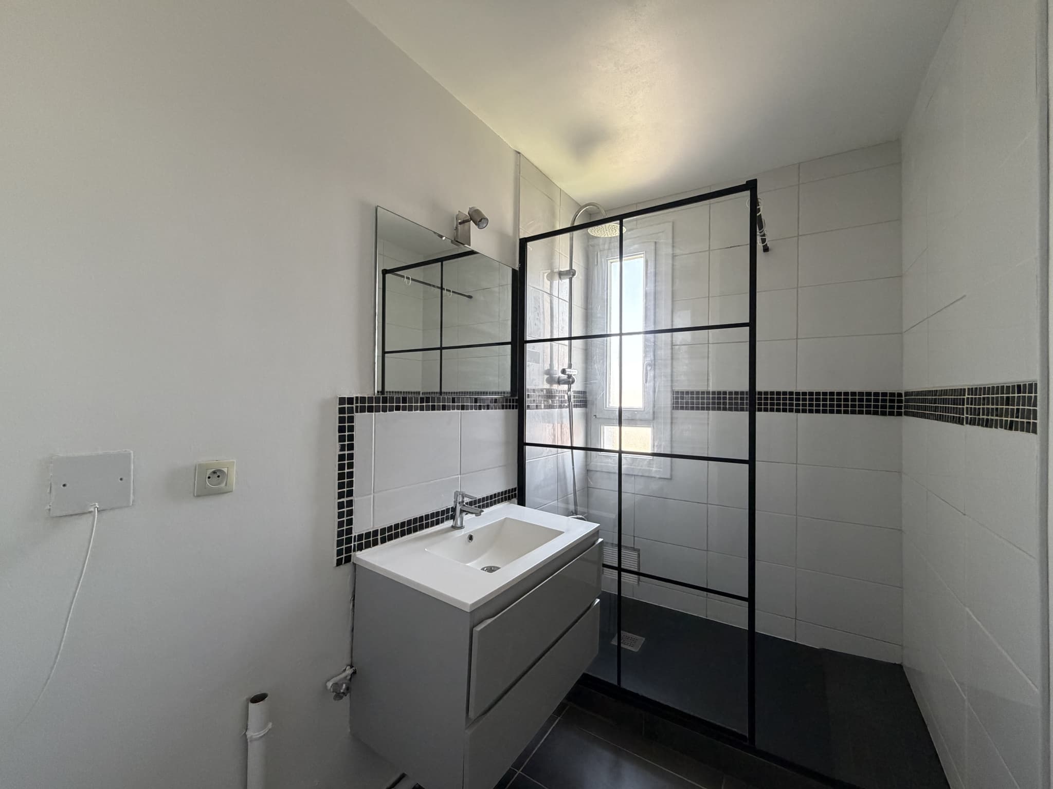 Saint Julien les Villas - T4 — photo 6