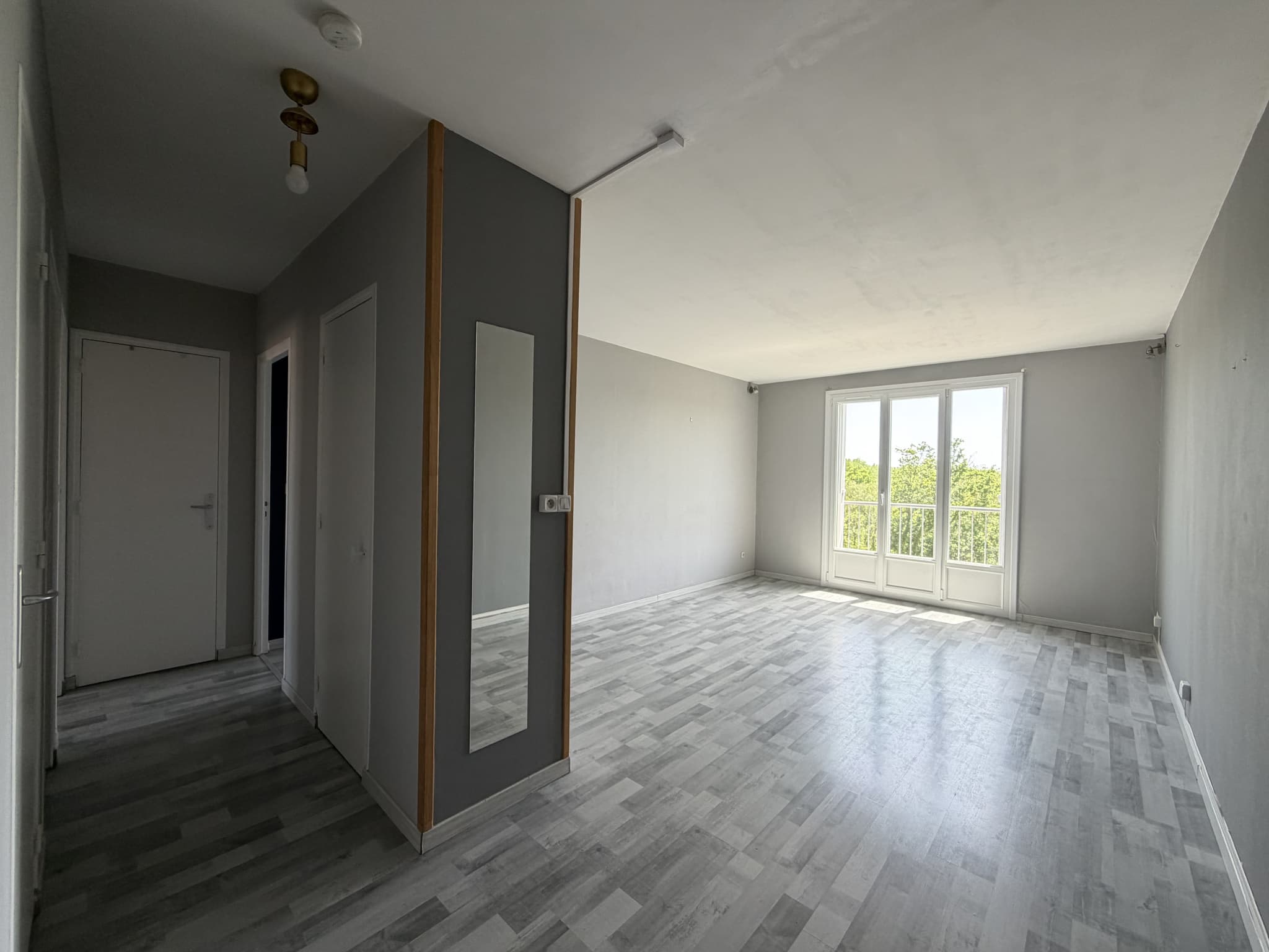 Saint Julien les Villas - T4 — photo 1