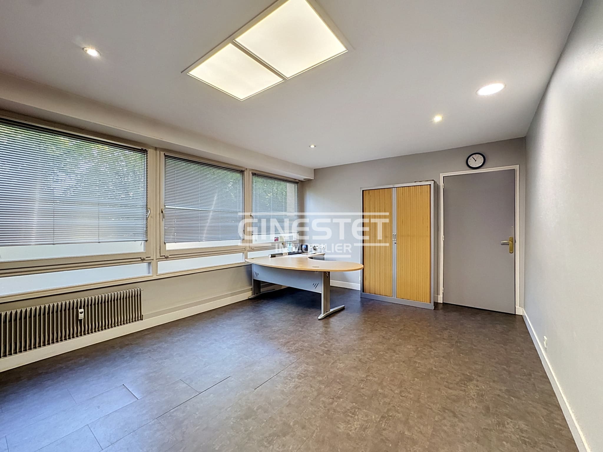 TROYES - CENTRE VILLE - LOCAL PROFESSIONNEL — photo 3