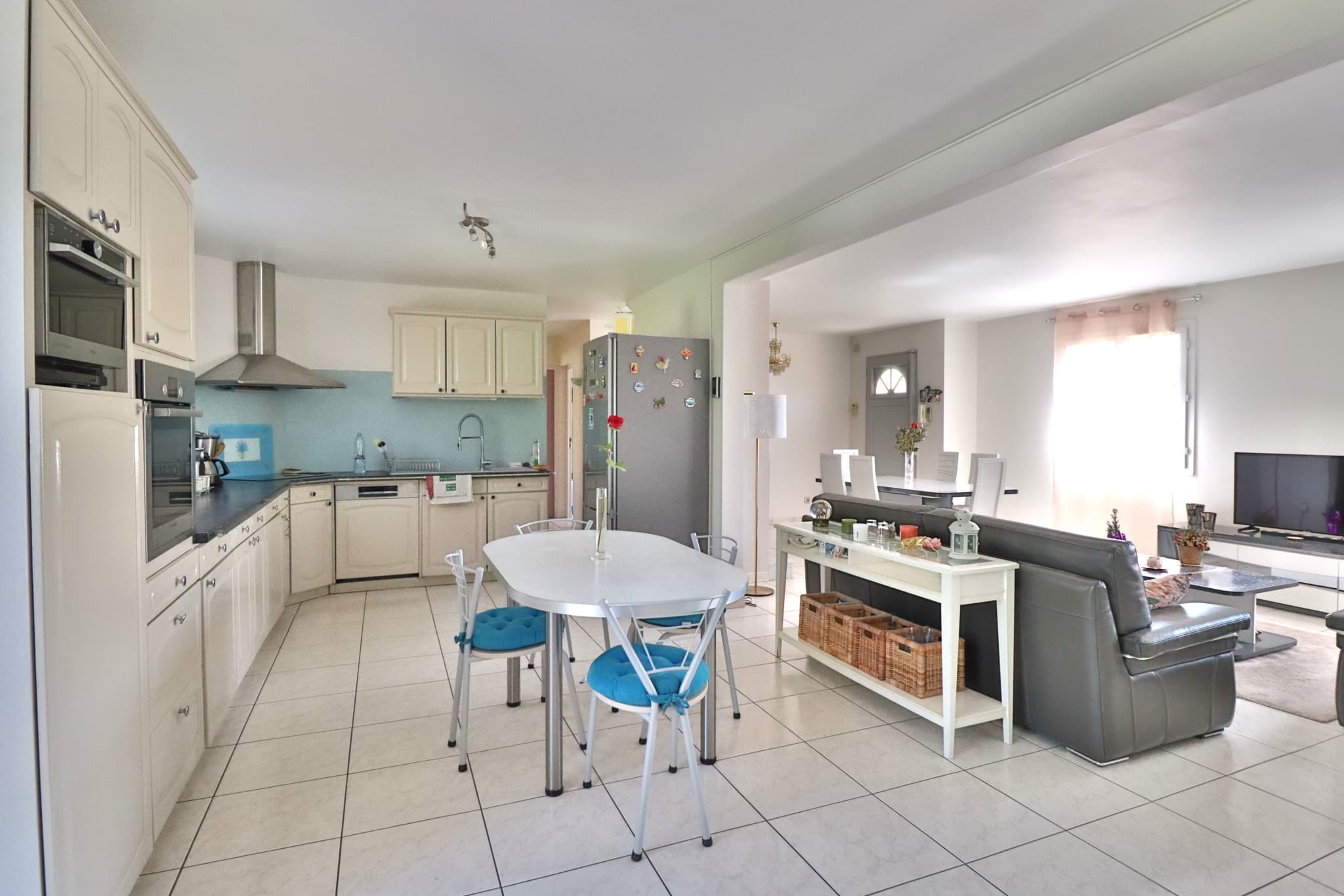 SAINTE SAVINE - MAISON T7 INDIVIDUELLE FAMILIALE — photo 5