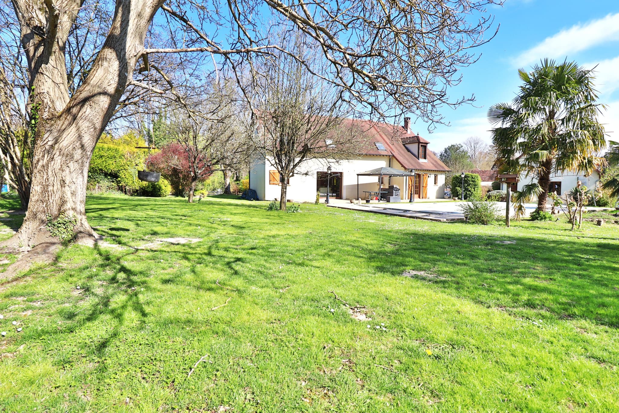 Charmante maison traditionnelle, 4 chambres, double garage et piscine chauffée 11x5m. — photo 2