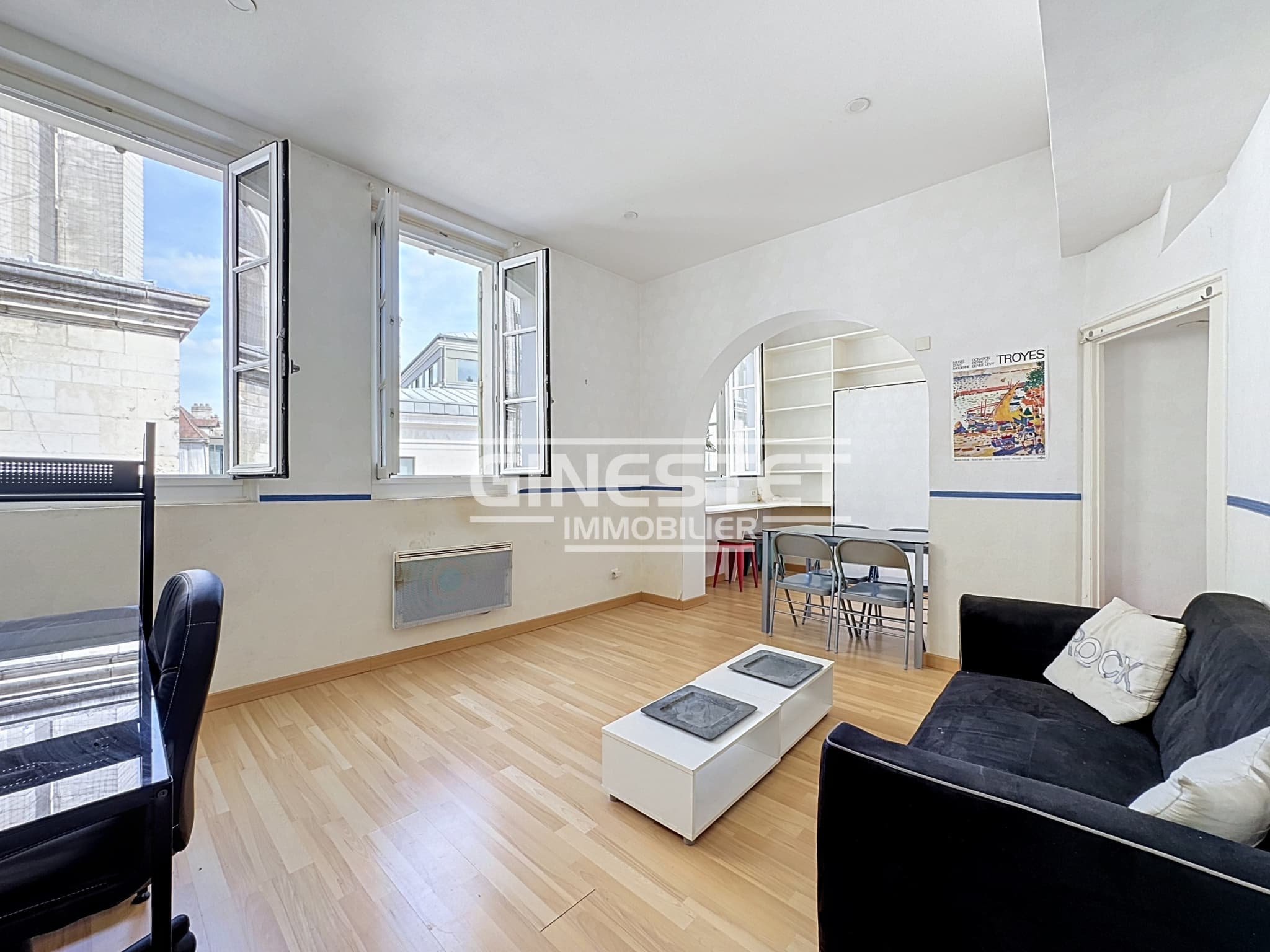 TROYES - HYPER CENTRE - T2 MEUBLE — photo 1