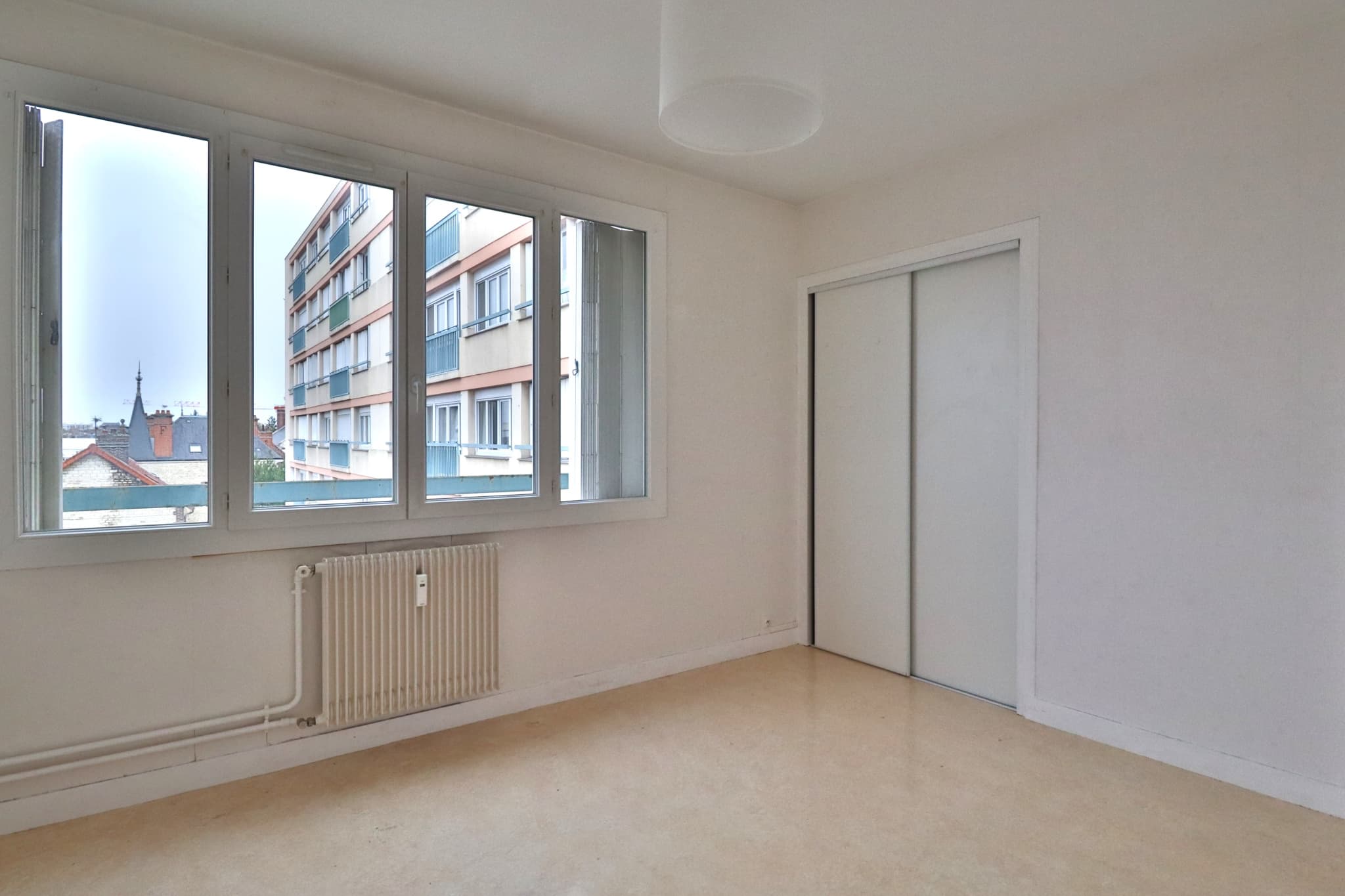 TROYES - APPARTEMENT T4 AVEC BALCON, CAVE ET PARKING — photo 8