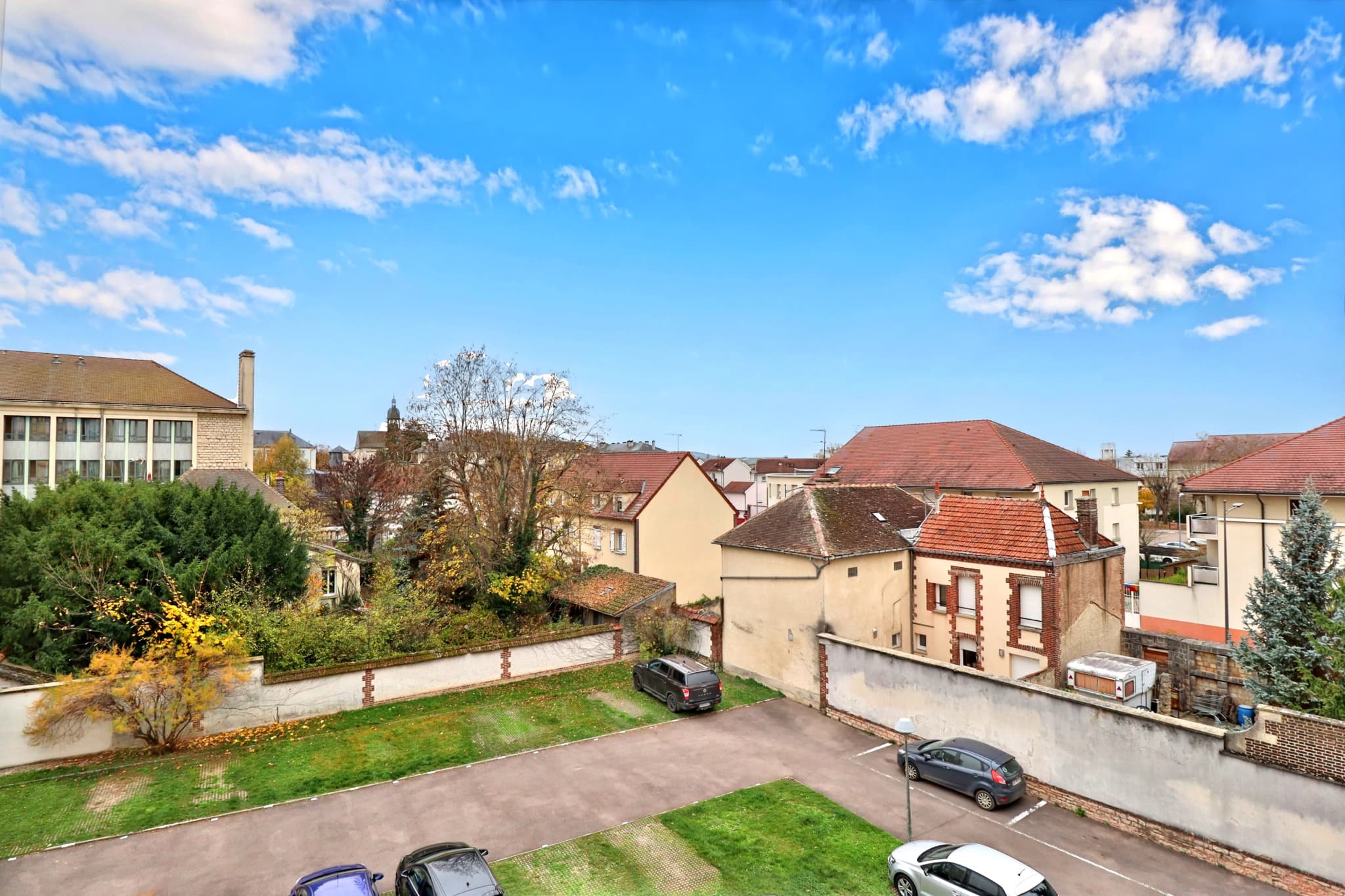 TROYES - APPARTEMENT T4 AVEC BALCON, CAVE ET PARKING — photo 9