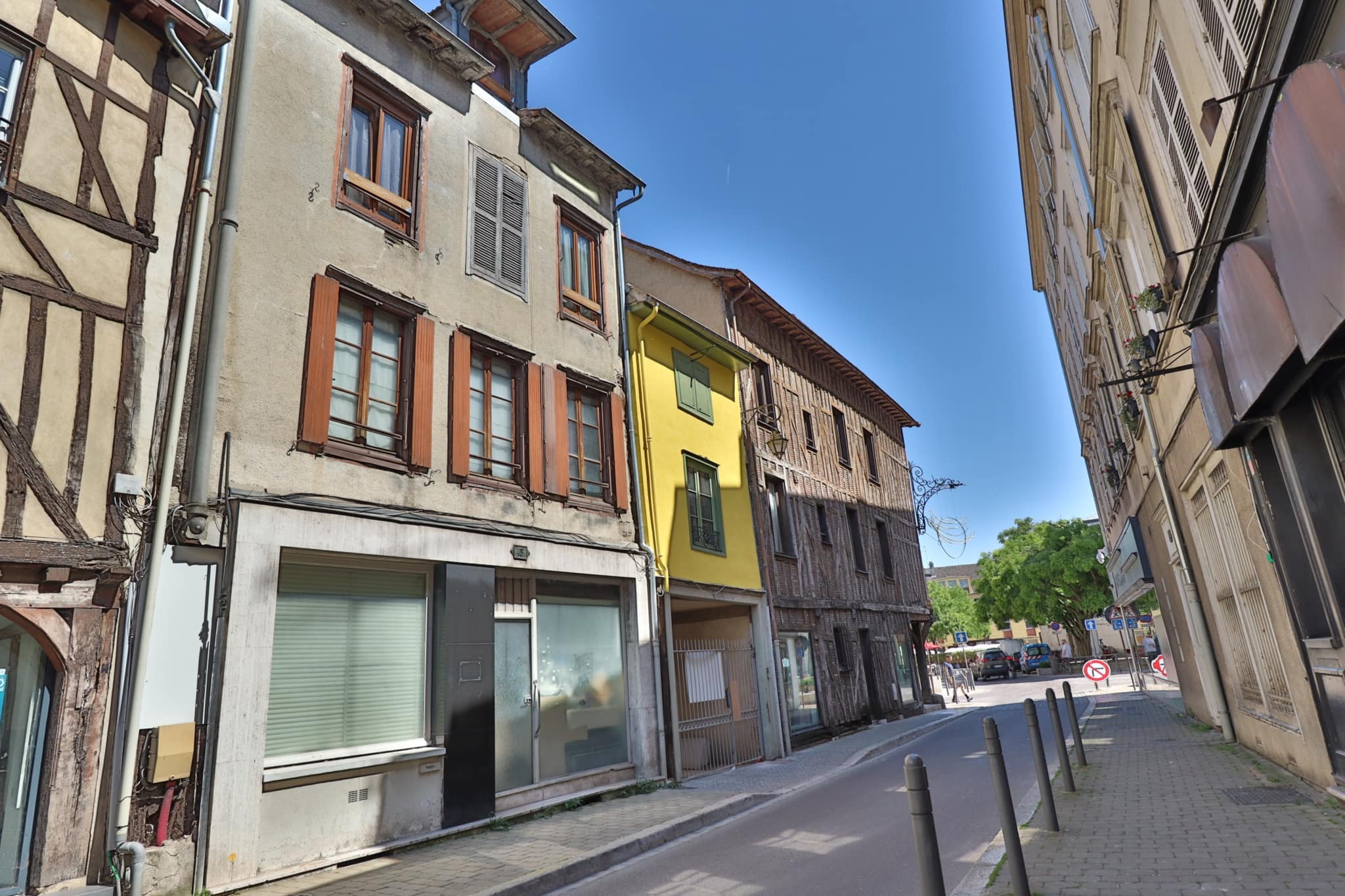 TROYES - Hyper centre - Immeuble de rapport en pleine propriété.