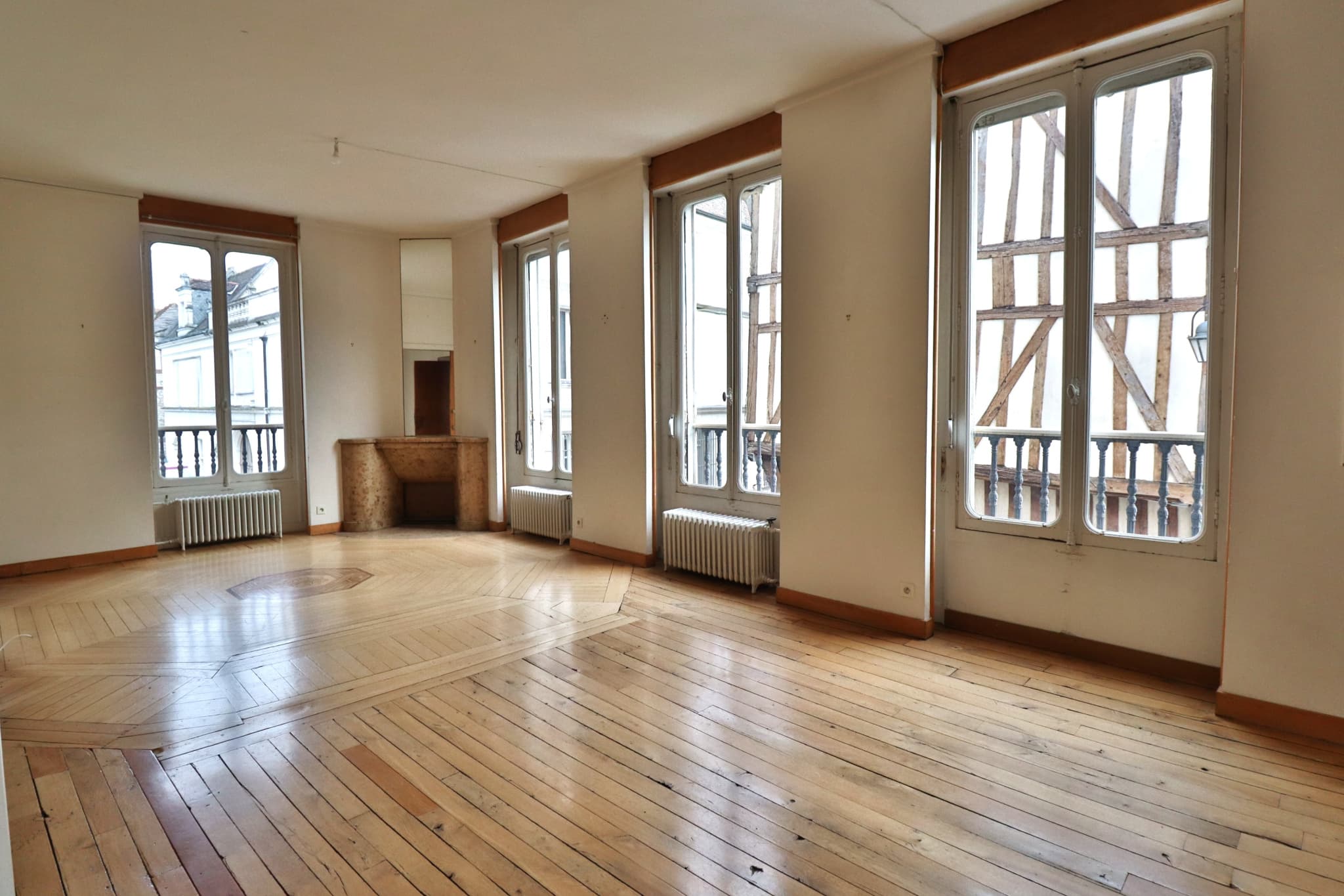TROYES, maison 260m2 usage mixte avec local pro au RDC. — photo 4