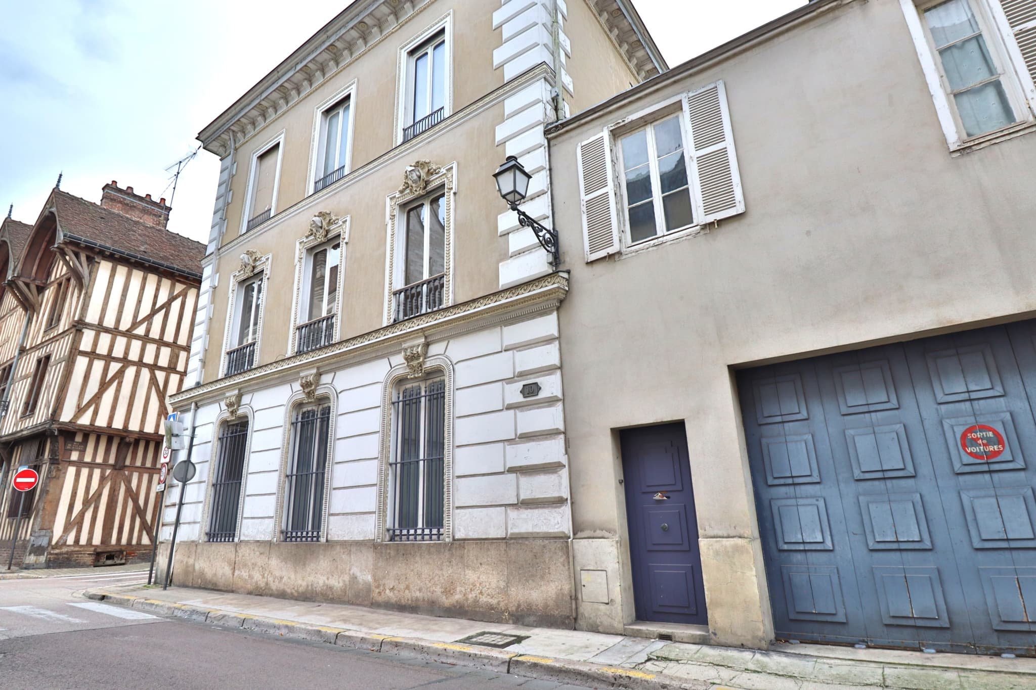 TROYES, maison 260m2 usage mixte avec local pro au RDC. — photo 3