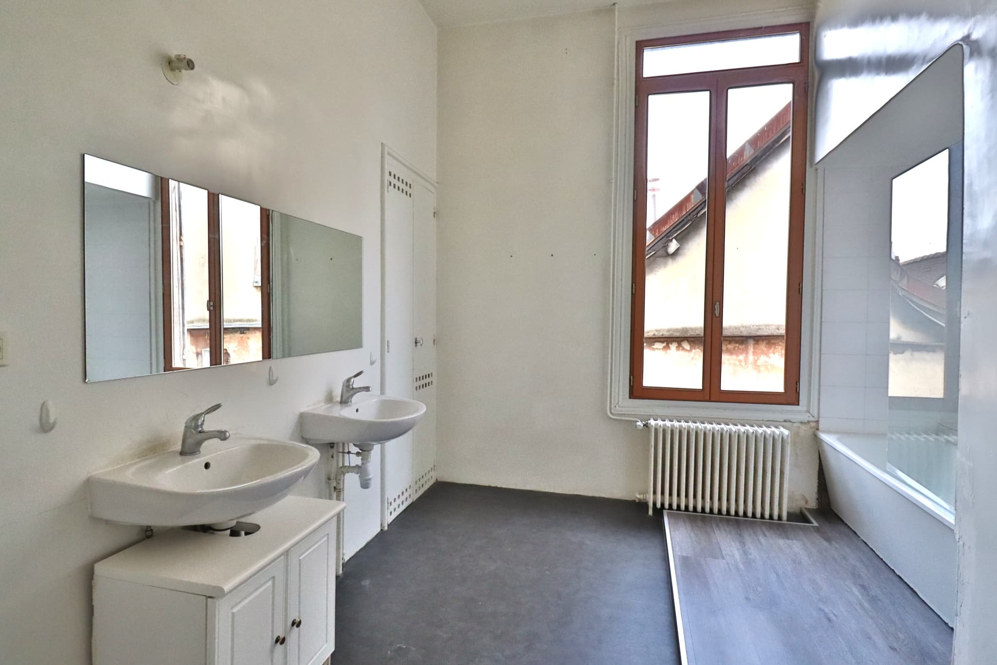 TROYES, maison 260m2 usage mixte avec local pro au RDC. — photo 14