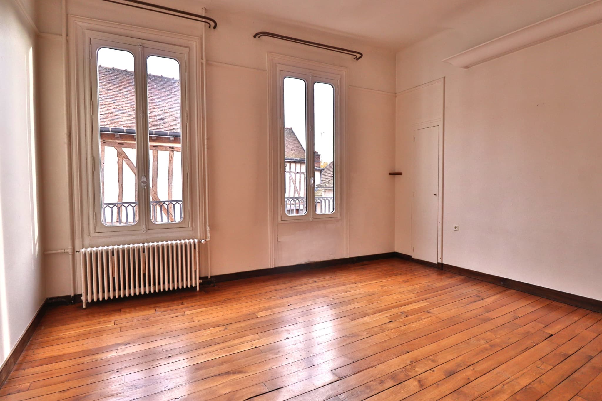 TROYES, maison 260m2 usage mixte avec local pro au RDC. — photo 12