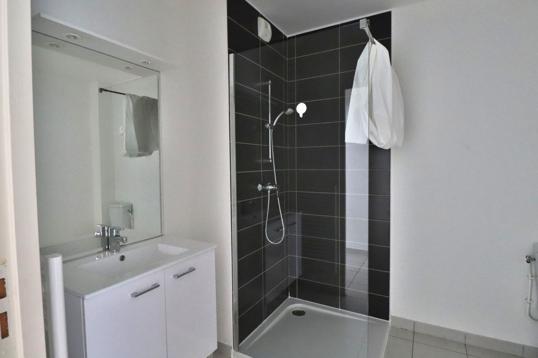 TROYES - APPARTEMENT T2 MEUBLE VENDU LOUÉ — photo 5