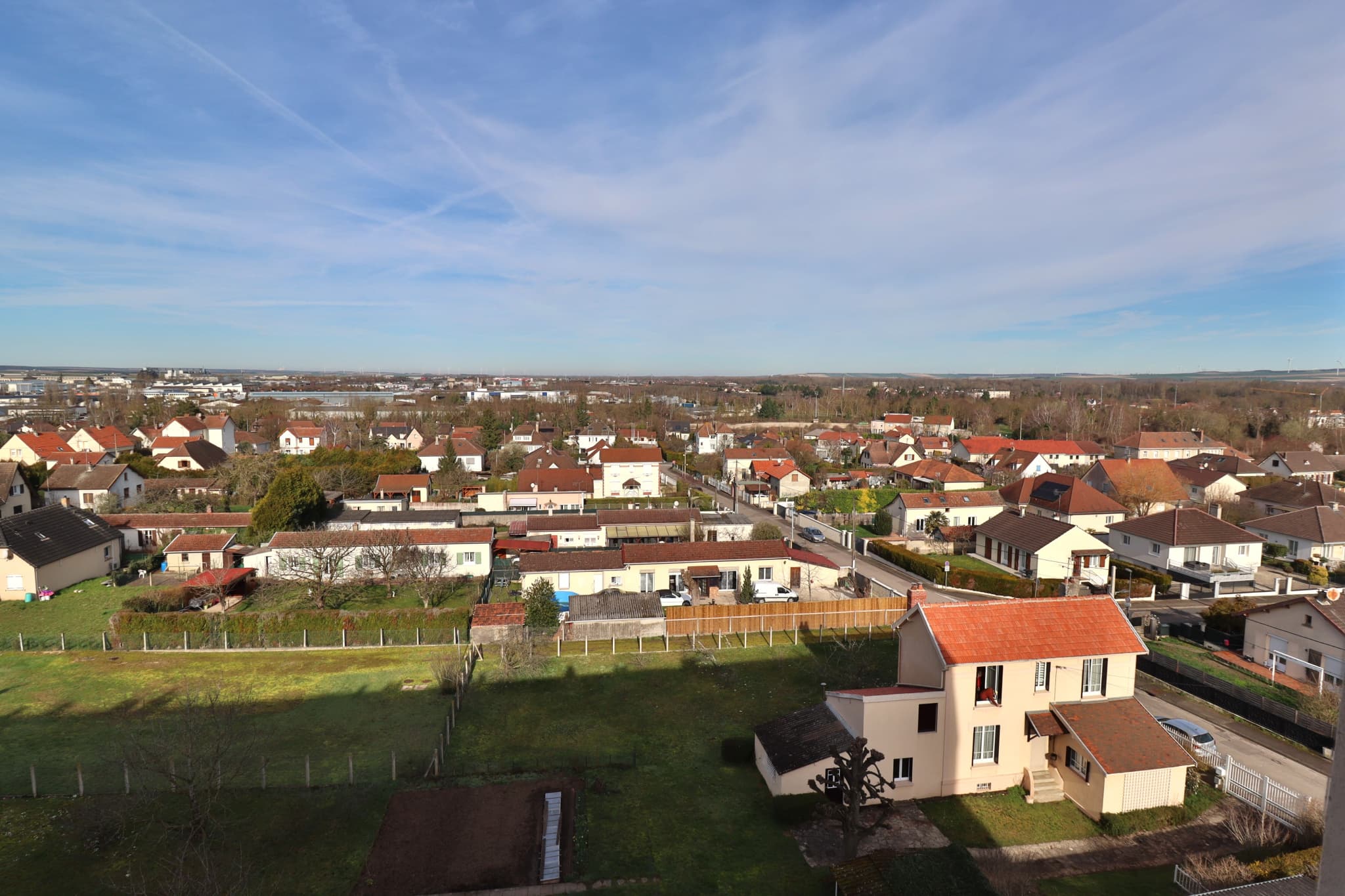 LA CHAPELLE ST LUC - APPARTEMENT T4 AVEC BALCON — photo 8