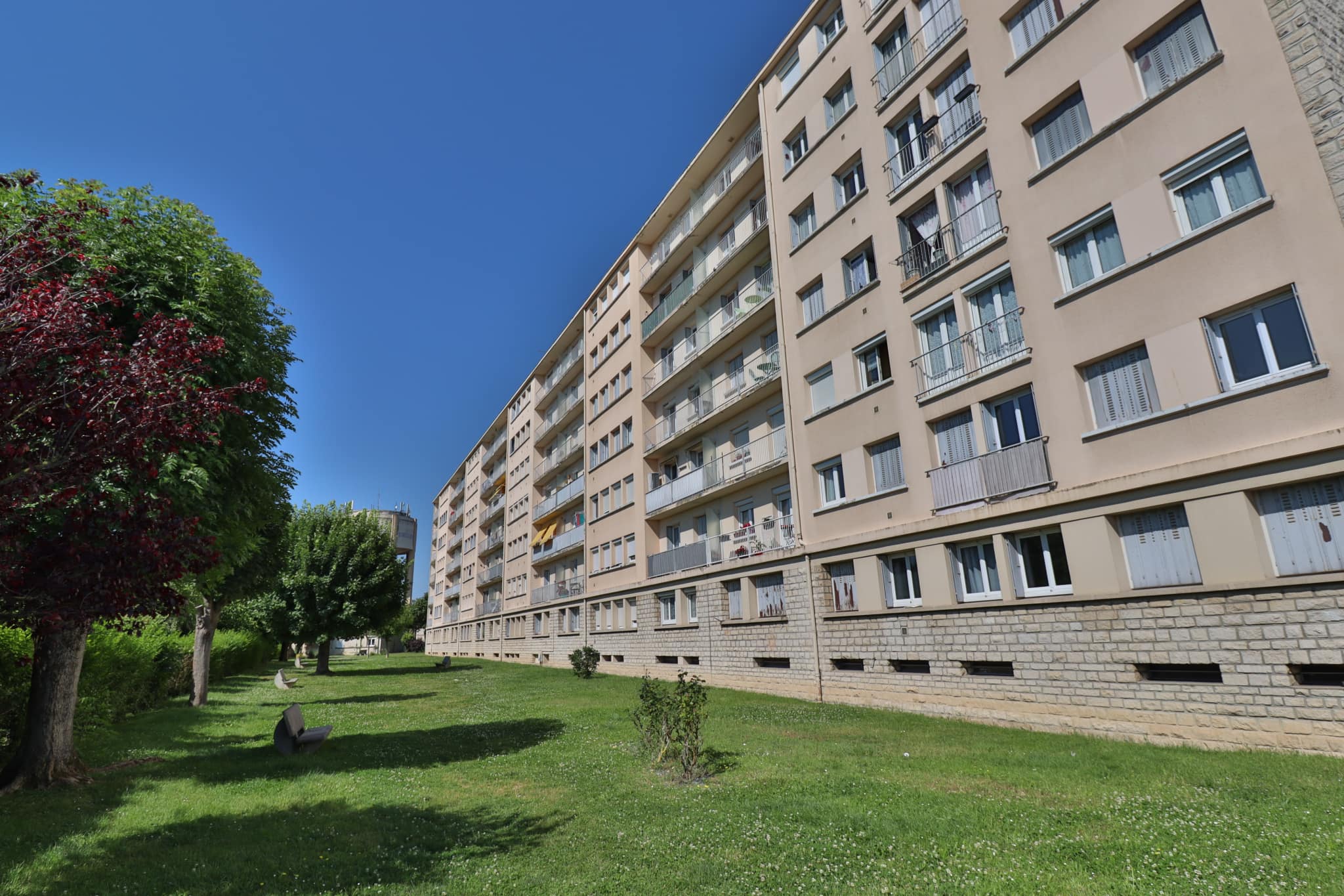 LA CHAPELLE ST LUC - APPARTEMENT T4 AVEC BALCON