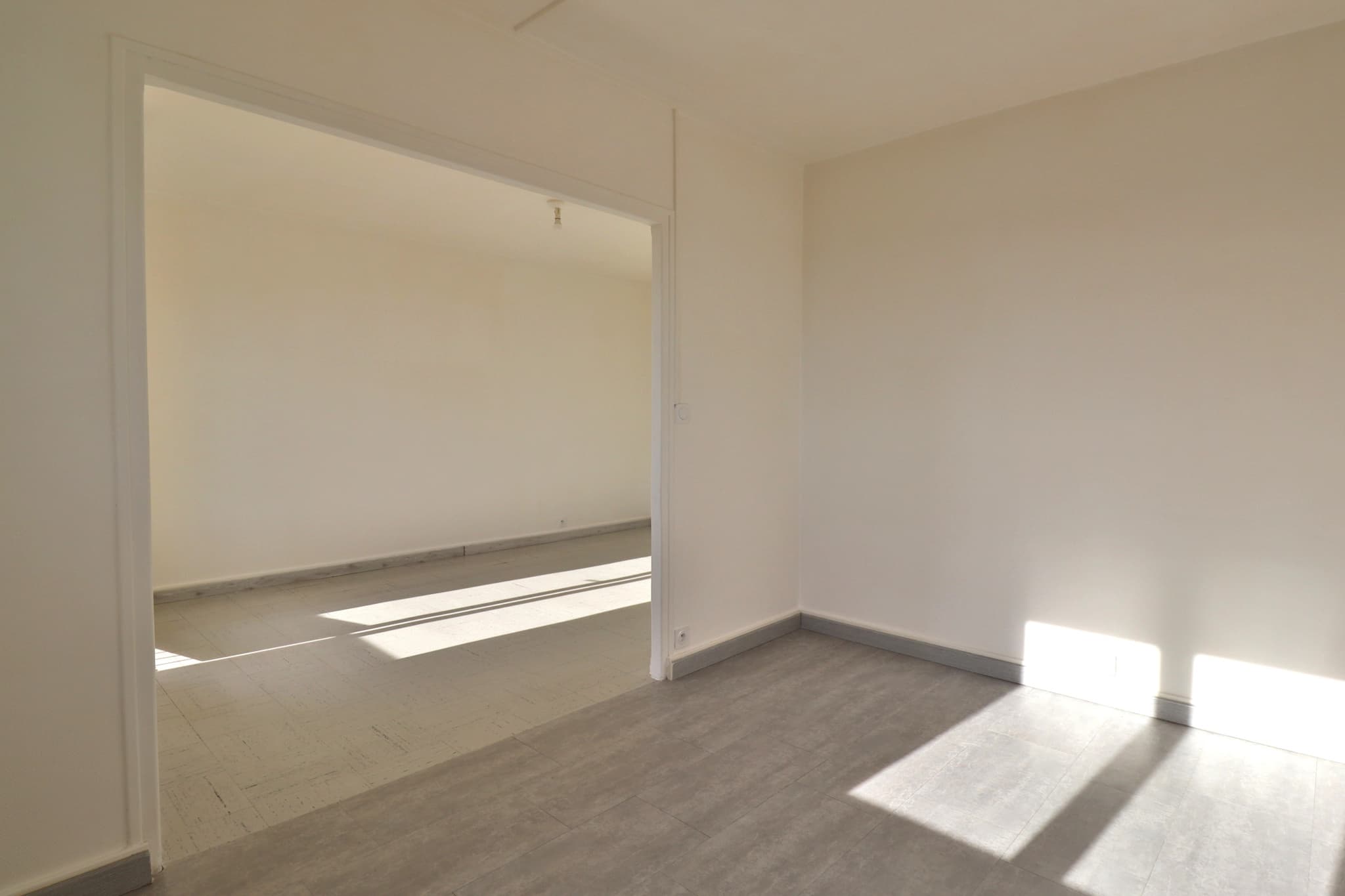 LA CHAPELLE ST LUC - APPARTEMENT T4 AVEC BALCON — photo 3