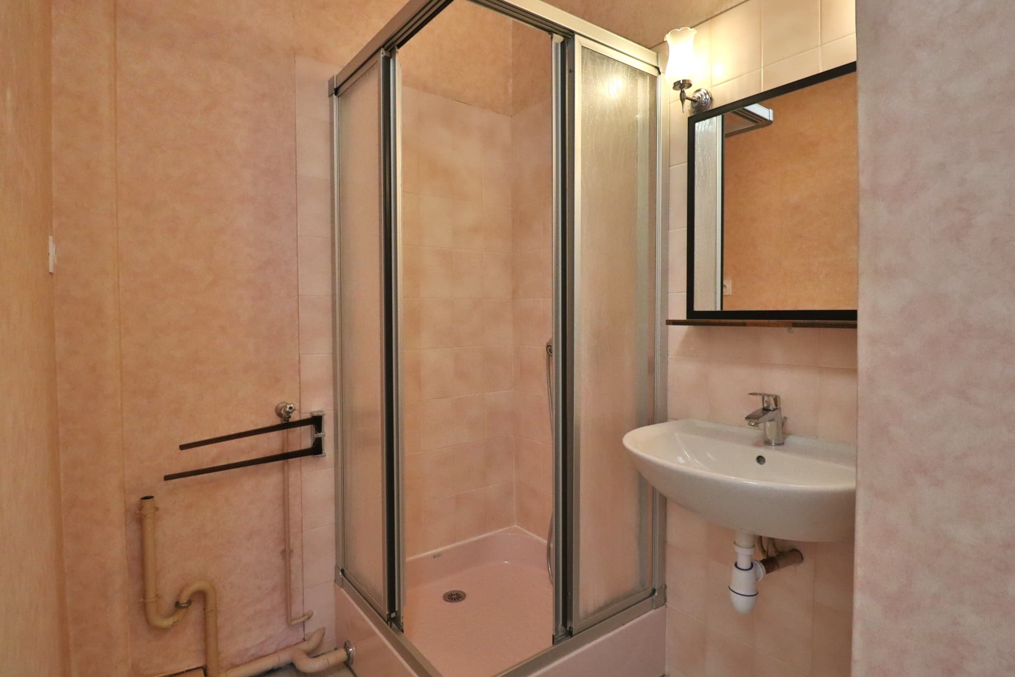 LA CHAPELLE ST LUC - APPARTEMENT T4 AVEC BALCON — photo 7