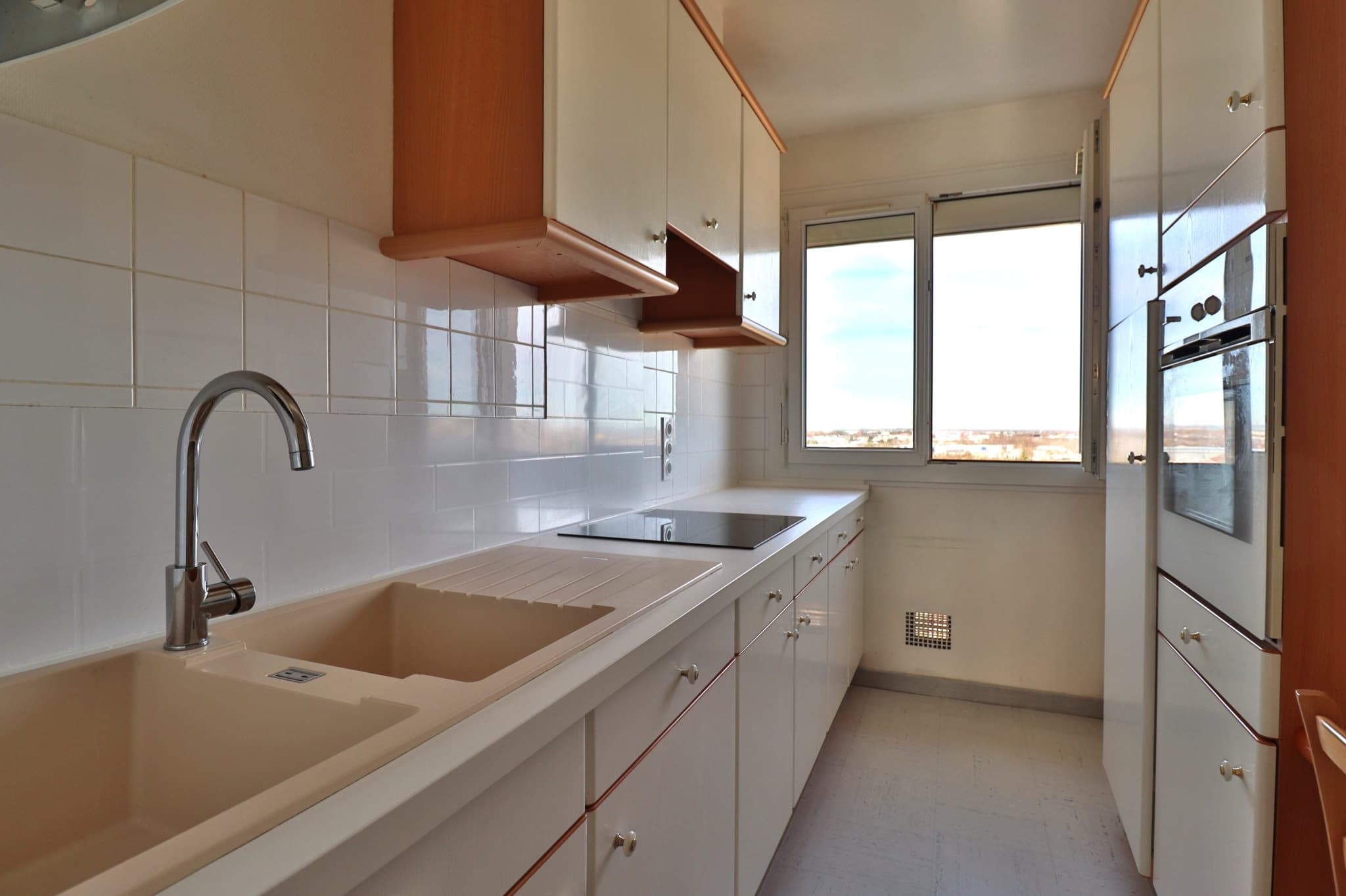 LA CHAPELLE ST LUC - APPARTEMENT T4 AVEC BALCON — photo 4