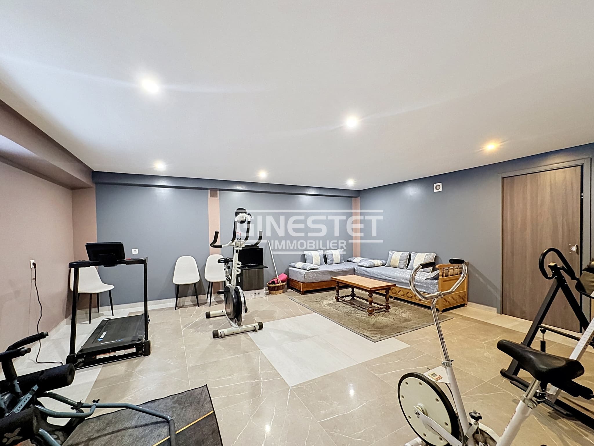 CULOISON, Villa 348m2, 4 chambres, un appartement de 54m2 et piscine intérieure. — photo 17