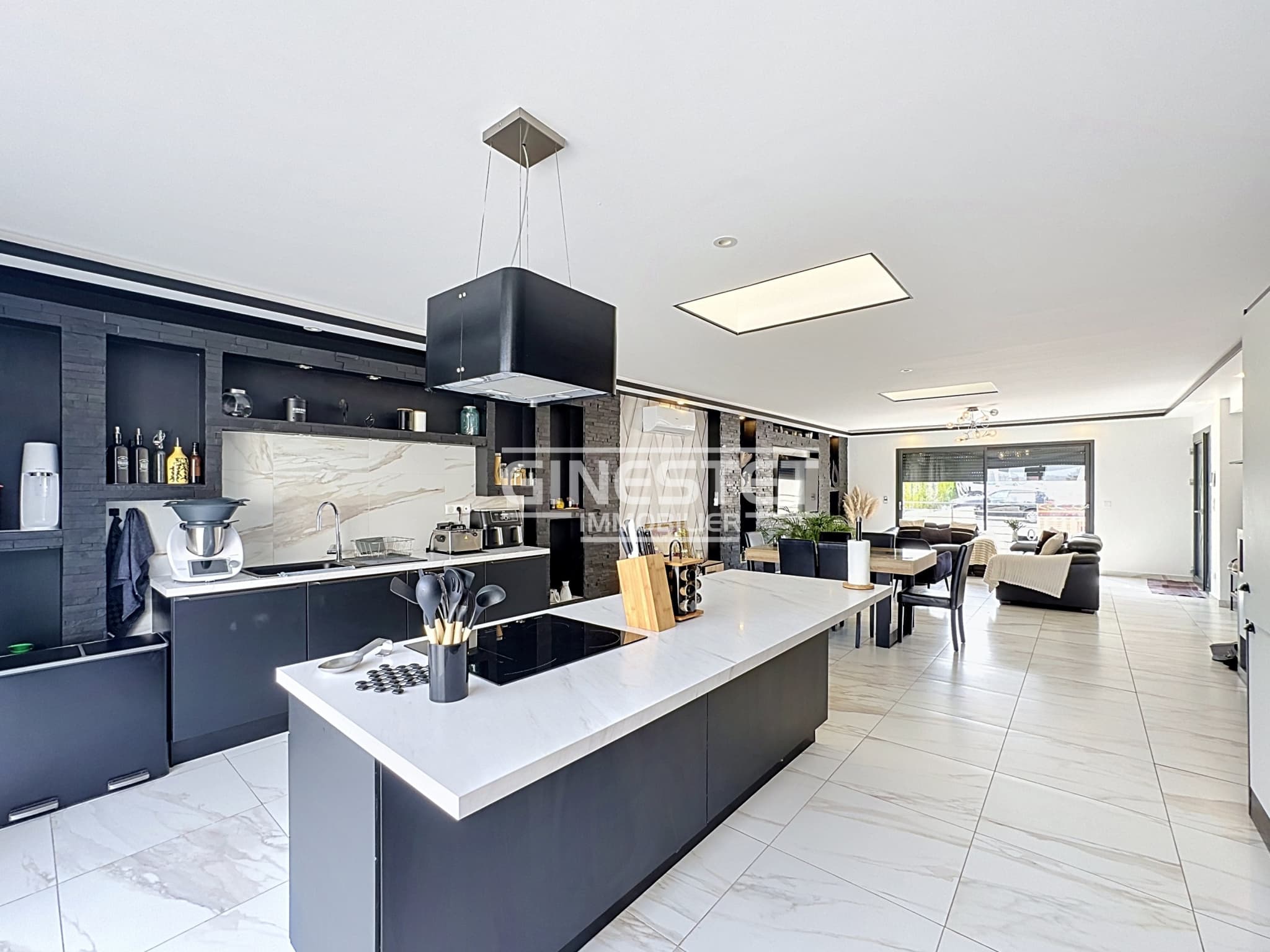 CULOISON, Villa 348m2, 4 chambres, un appartement de 54m2 et piscine intérieure. — photo 9