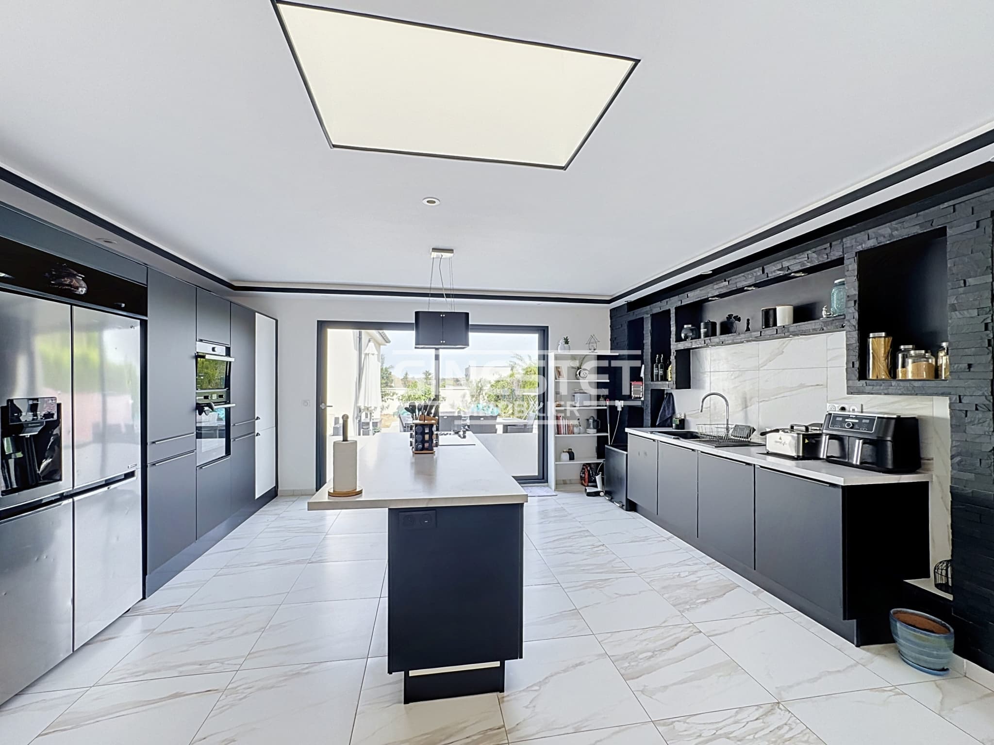 CULOISON, Villa 348m2, 4 chambres, un appartement de 54m2 et piscine intérieure. — photo 8