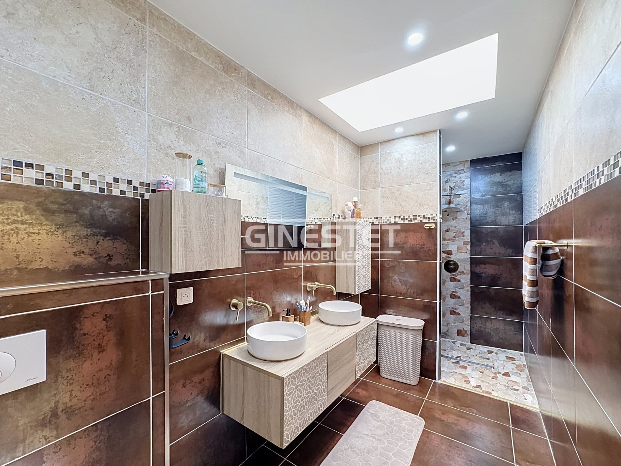 CULOISON, Villa 348m2, 4 chambres, un appartement de 54m2 et piscine intérieure. — photo 15