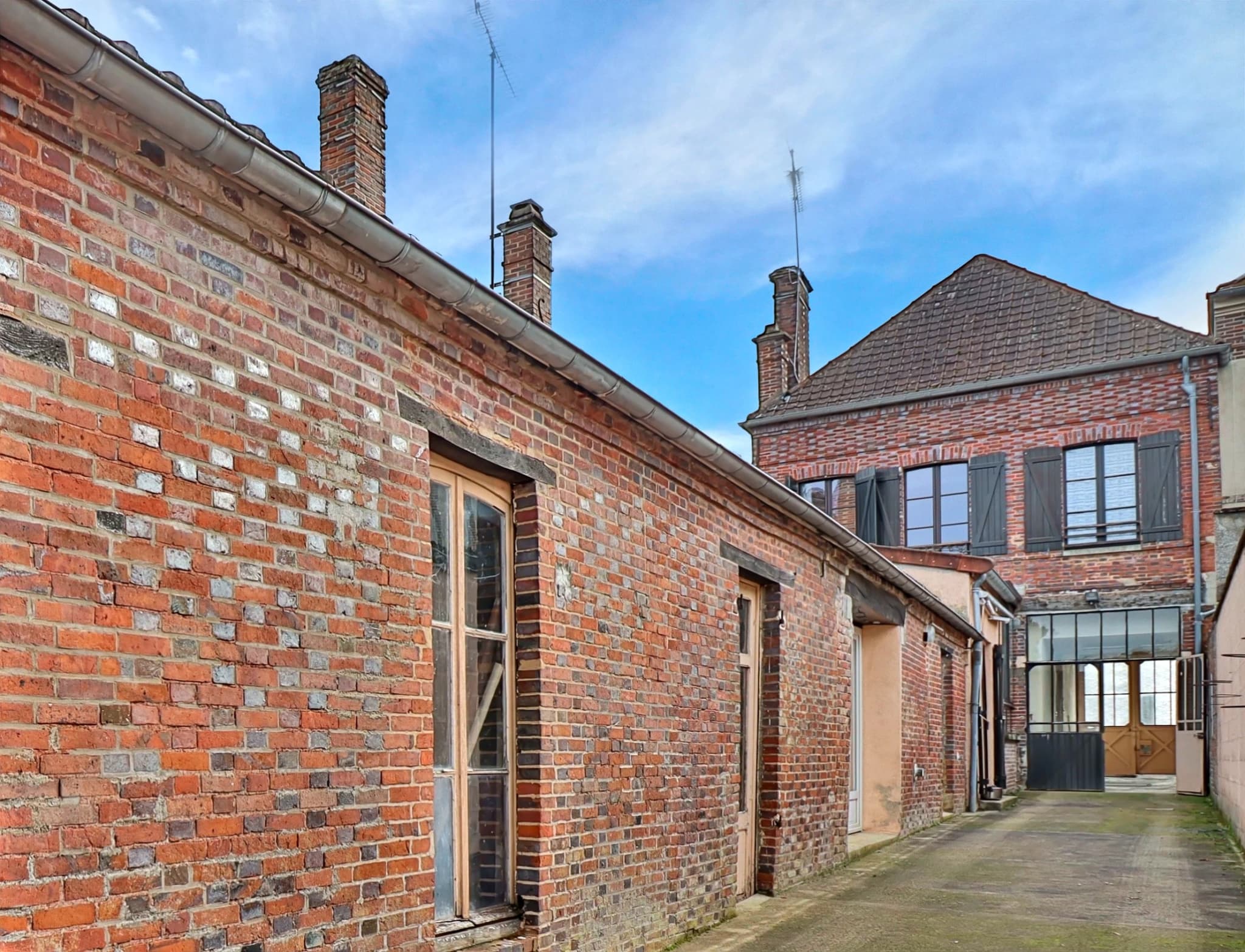 Maison pleine de charme en pierre 222 m2 de confort et de lumière dans un cadre paisible — photo 9