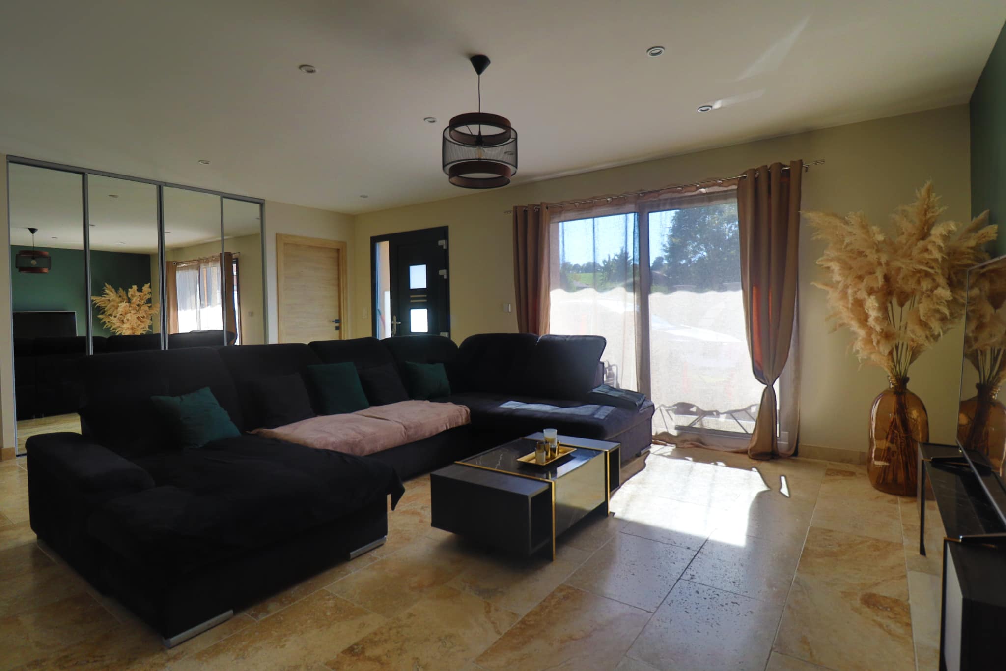 Maison récente avec piscine de 138 m2 sur terrain 1117 m2