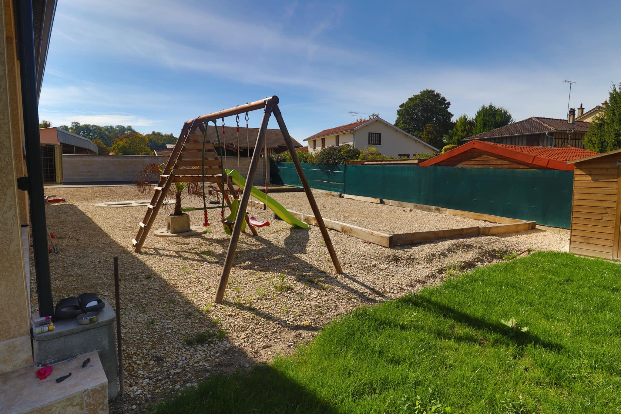 Maison récente avec piscine de 138 m2 sur terrain 1117 m2