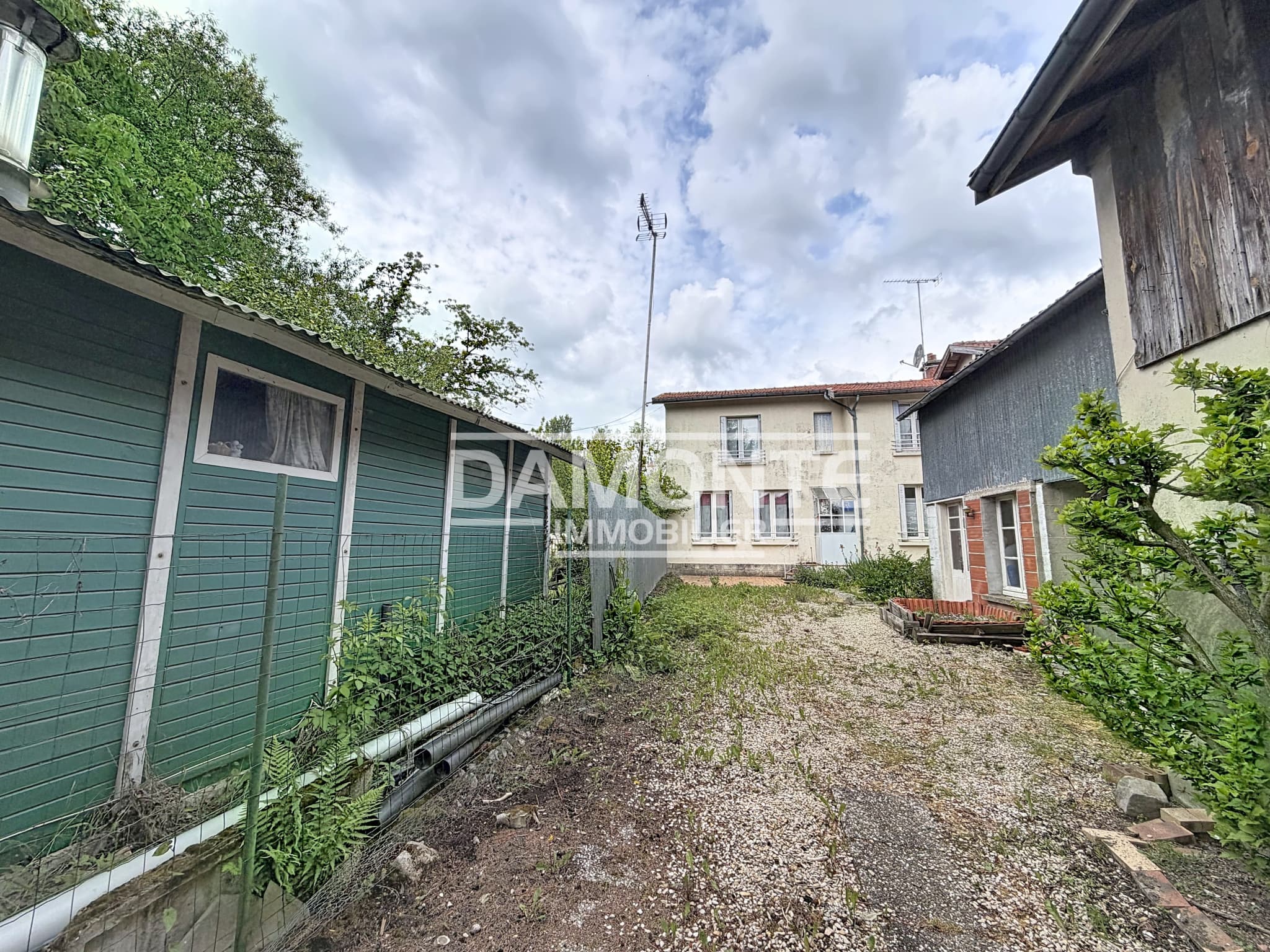Maison familiale de type 5 à rénover — photo 11