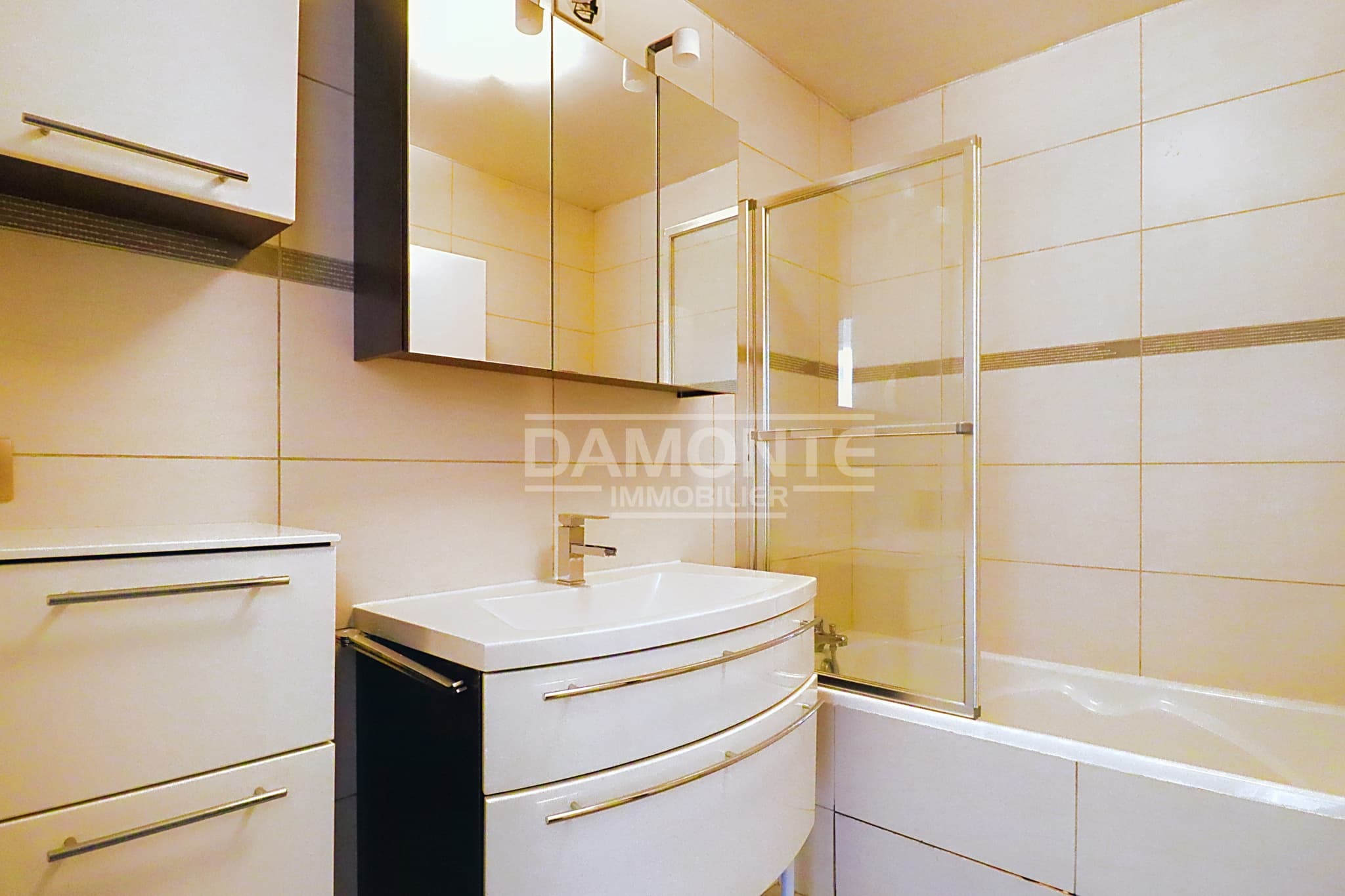 COUP DE CŒUR TRIPLEX FAMILIAL AVEC VUE EXCEPTIONNELLE & PARKING EN HYPER CENTRE — photo 7