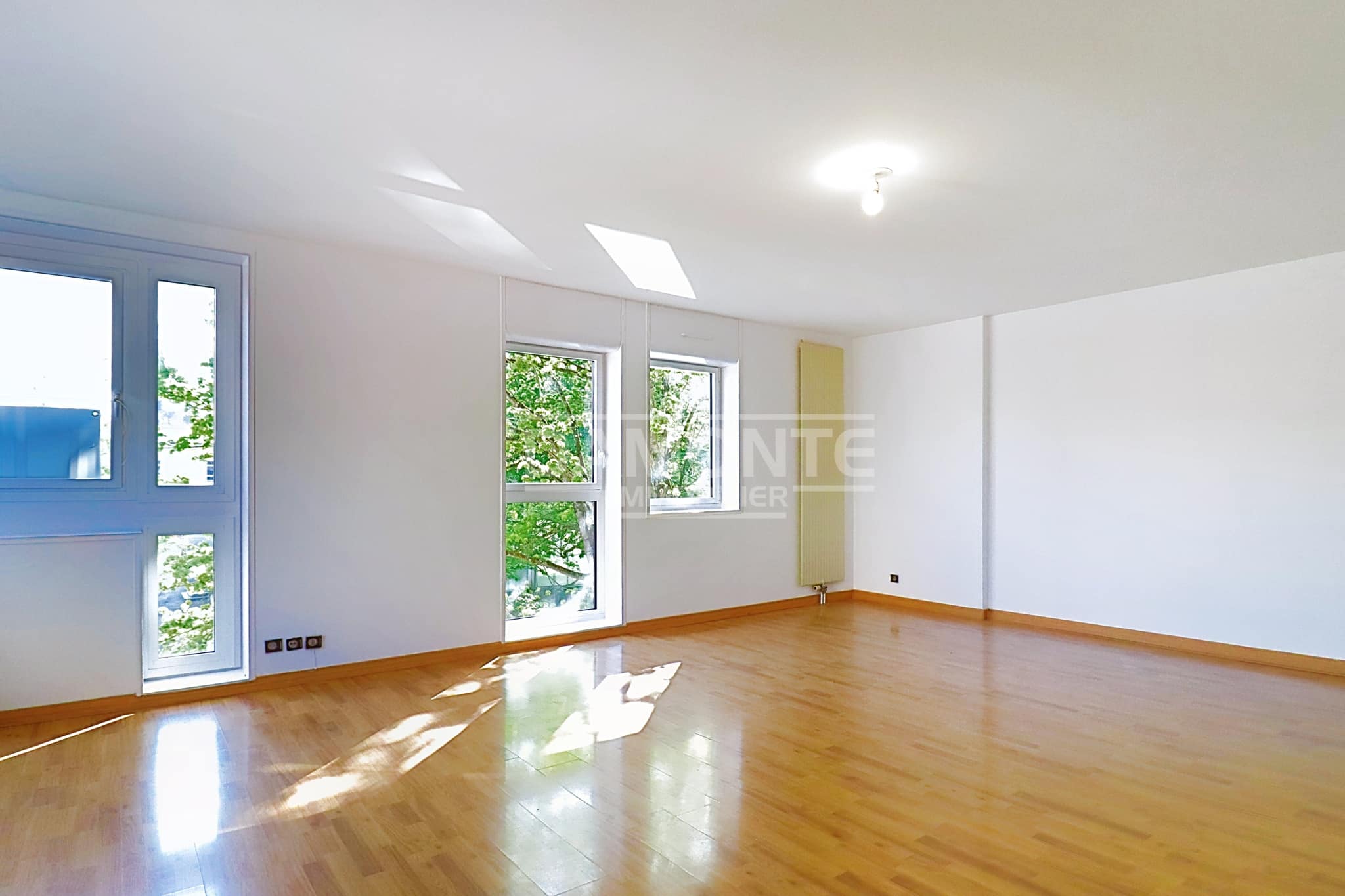 COUP DE CŒUR TRIPLEX FAMILIAL AVEC VUE EXCEPTIONNELLE & PARKING EN HYPER CENTRE