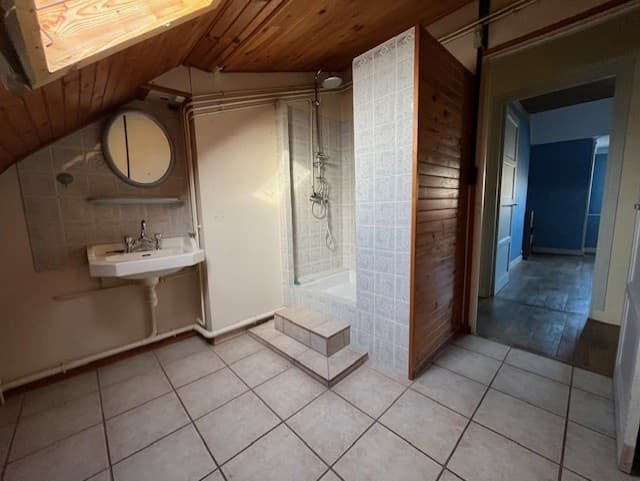 Immeuble de rapport 330 m2 Maison + T5 + Local professionnel Fort potentiel ! — photo 19