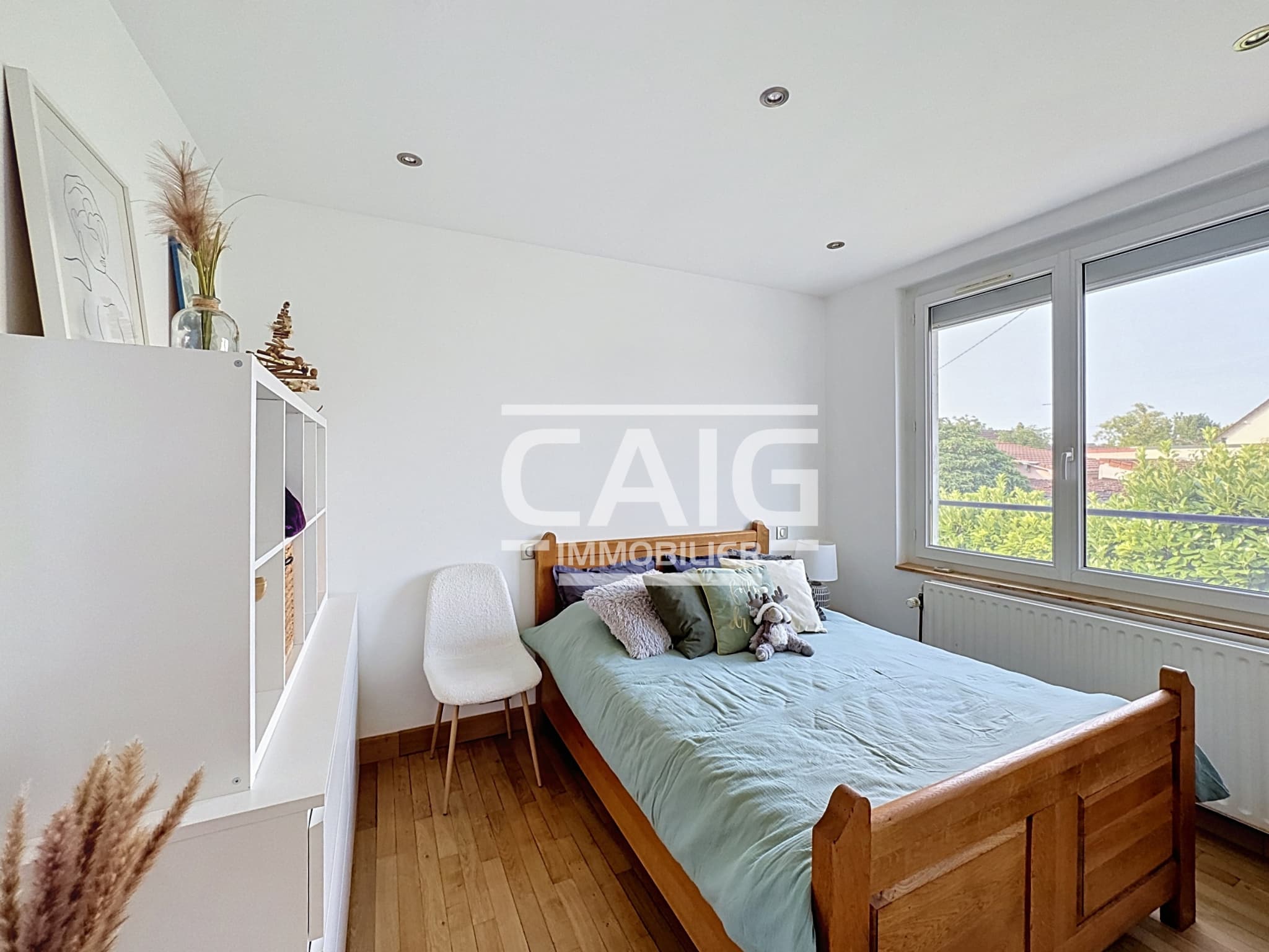 TROYES LIMITE ST JULIEN LES VILLAS — photo 9